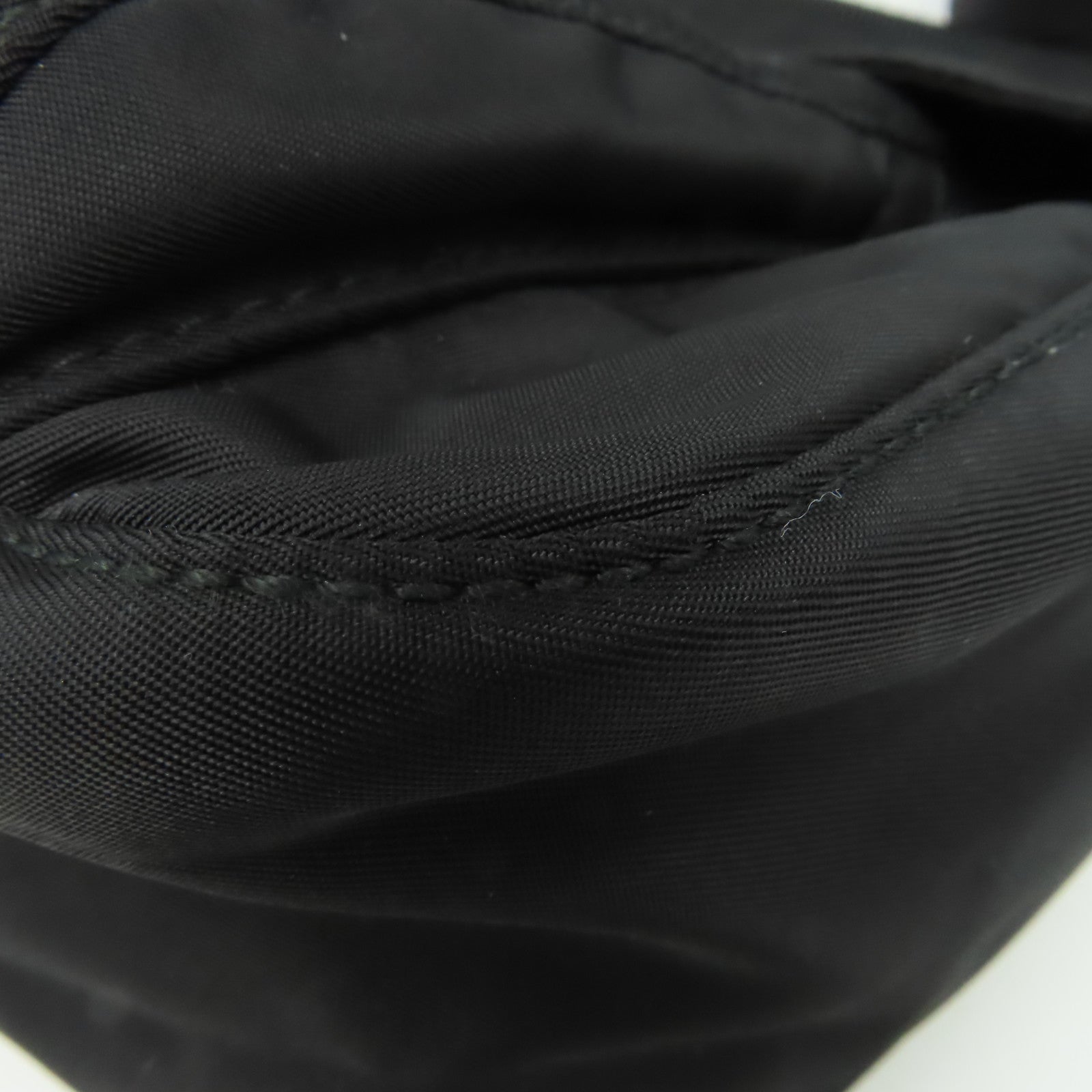PRADA 尼龍Shoulder Bag銀扣肩背袋黑色