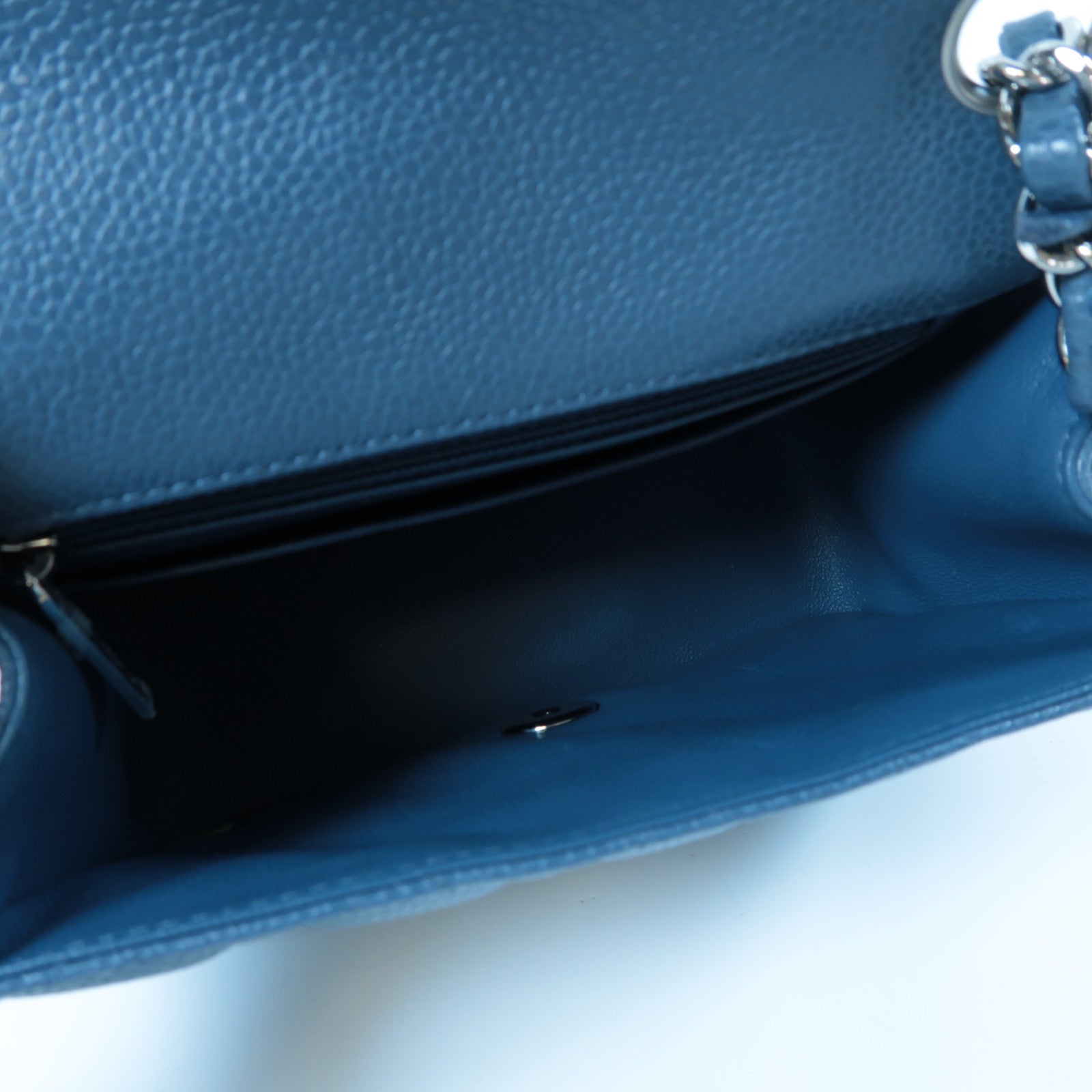 CHANEL 菱格Caviar皮革Mini Classic Flap銀扣鏈帶肩背袋藍色