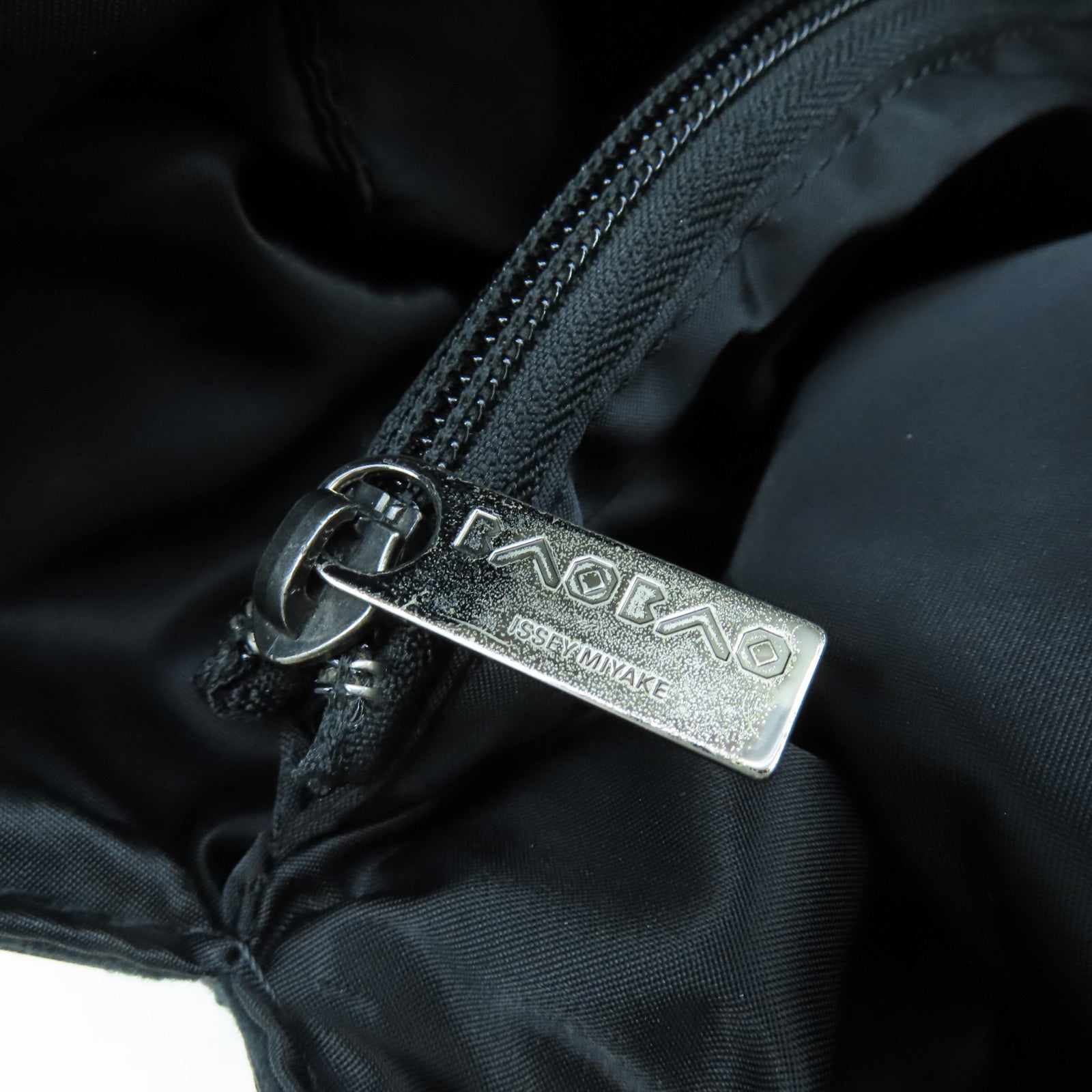ISSEY MIYAKE 【激減優惠】PVC Shouder Bag銀扣肩背袋黑色