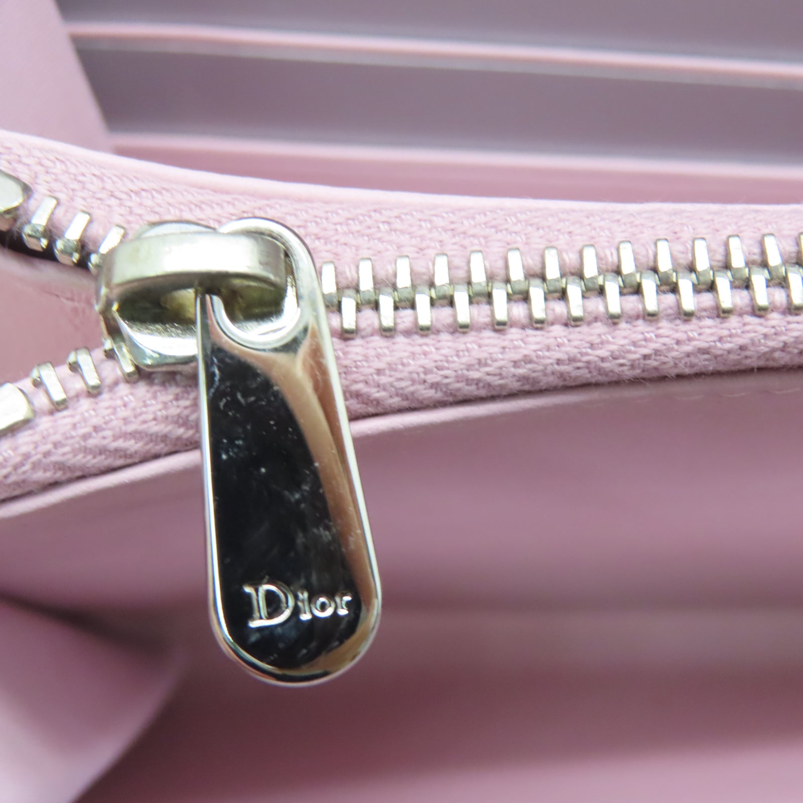 Dior 牛皮皮革Wallet On Chain银扣链带肩背袋黑色/粉红色