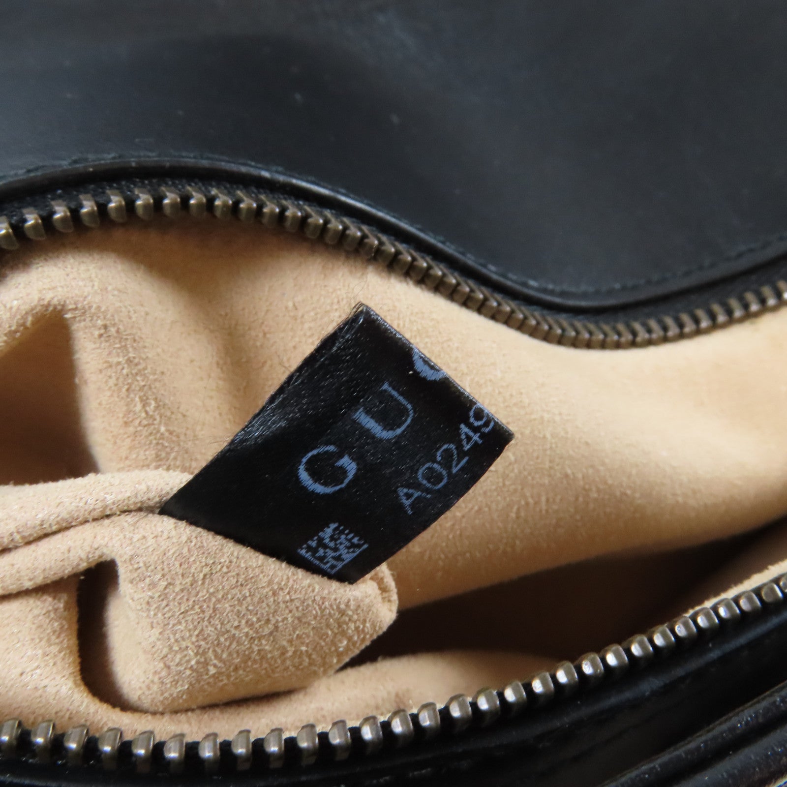 GUCCI 牛皮皮革GG Marmont金扣鏈帶肩背袋黑色