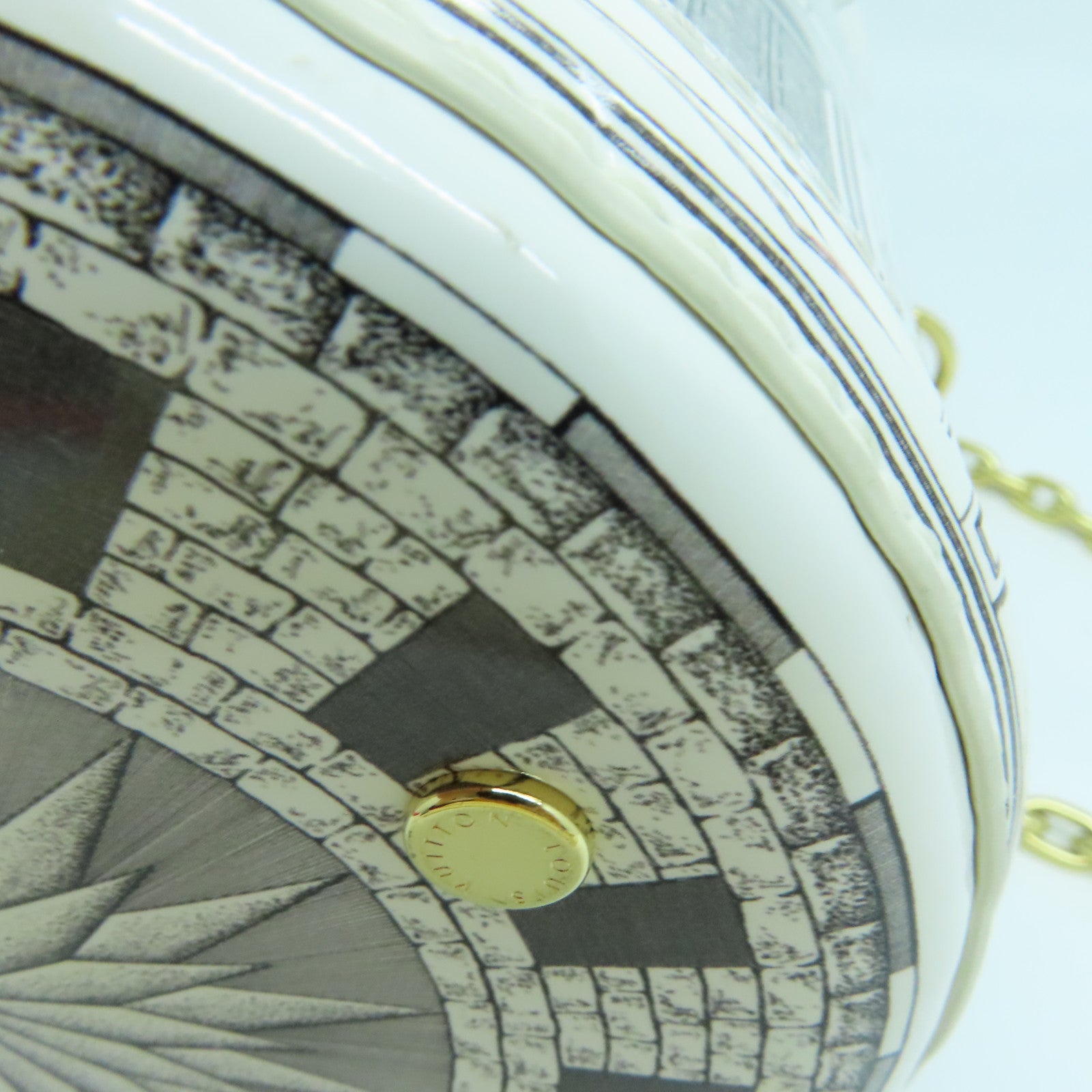 LOUIS VUITTON 塗層皮革Fornasetti Cannes金扣鏈帶肩背袋白色