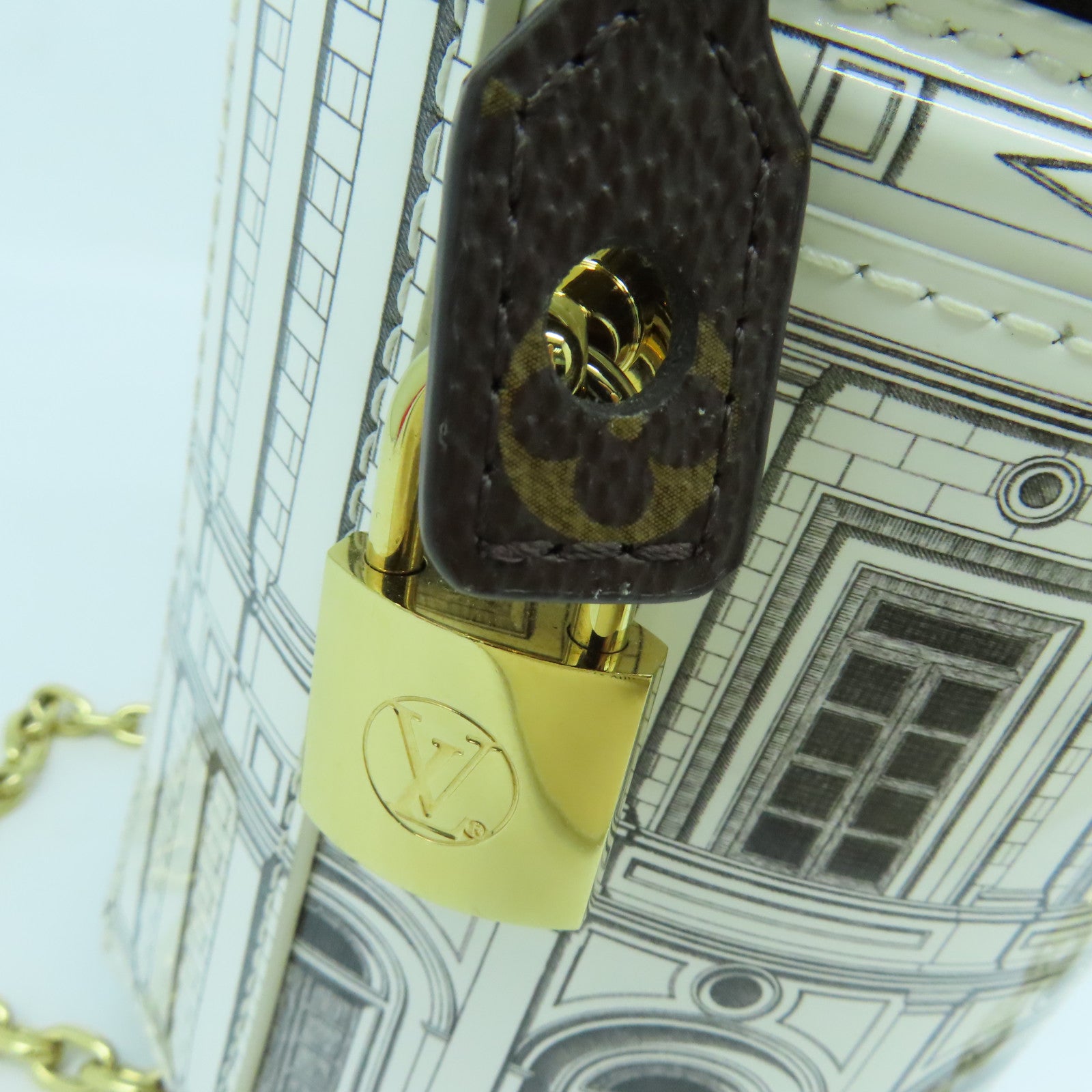 LOUIS VUITTON 塗層皮革Fornasetti Cannes金扣鏈帶肩背袋白色