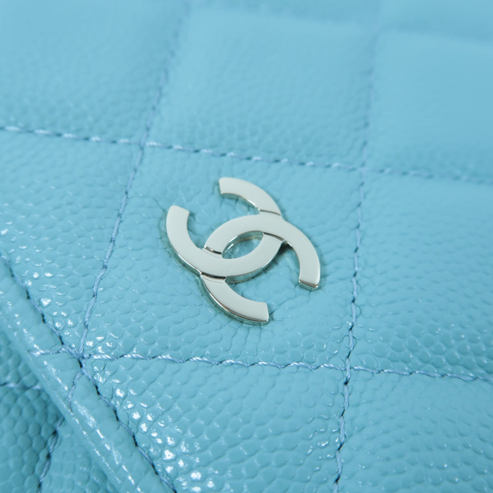 CHANEL 菱格Caviar皮革WOC銀扣鏈帶肩背袋藍色