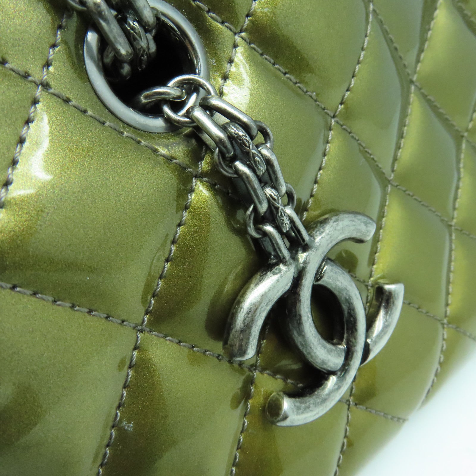 CHANEL rhombic patent leather Chain Shoulder Bag silver buckle chain shoulder bag gold