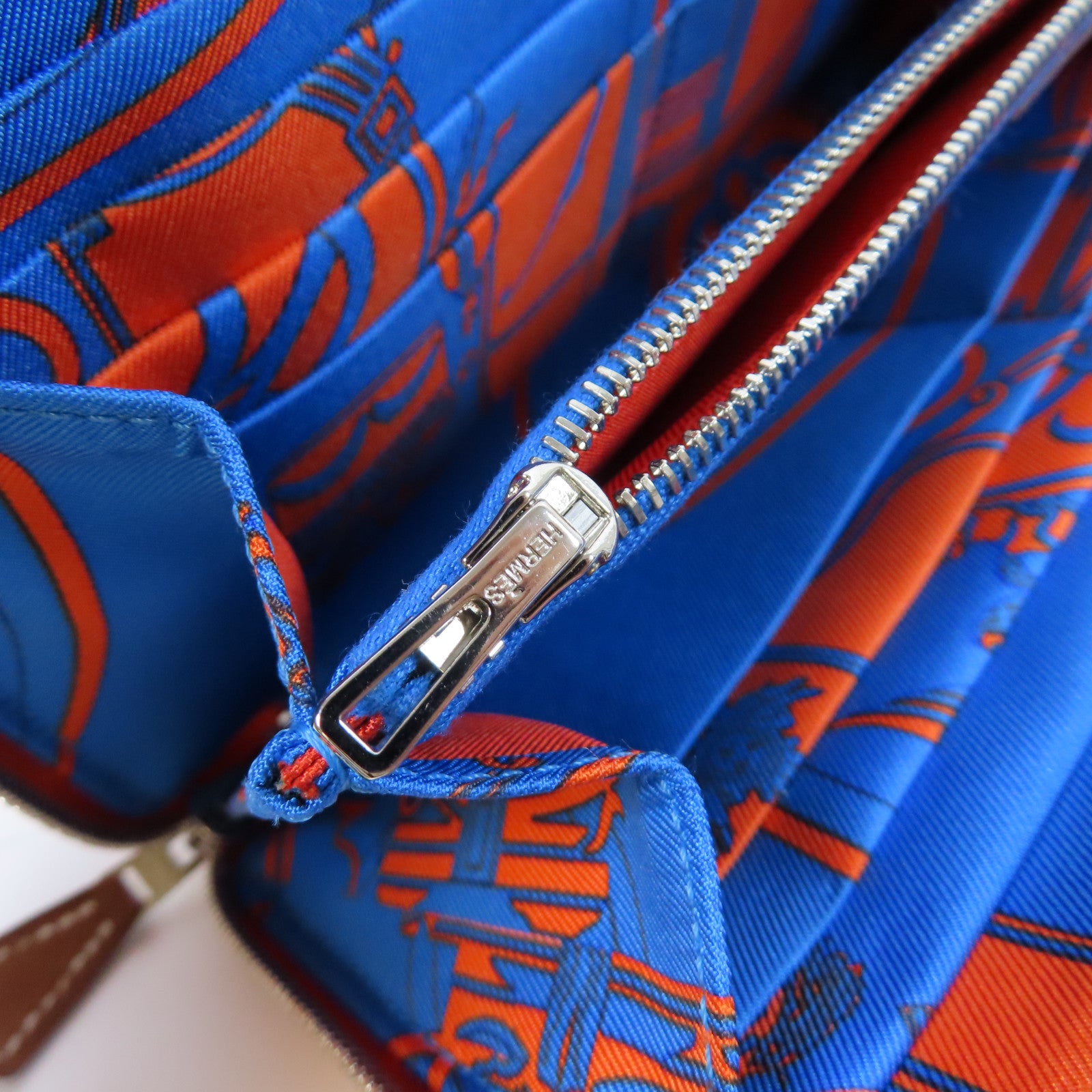 HERMES Epsom皮革Silk In Long Wallet銀扣長錢包橙色