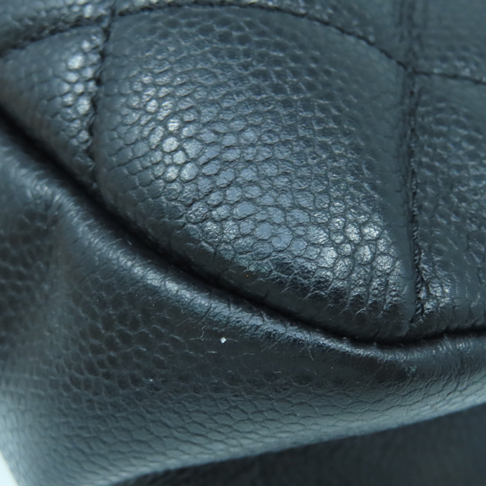 CHANEL rhombic cowhide leather Shoulder Bag gold buckle shoulder bag black