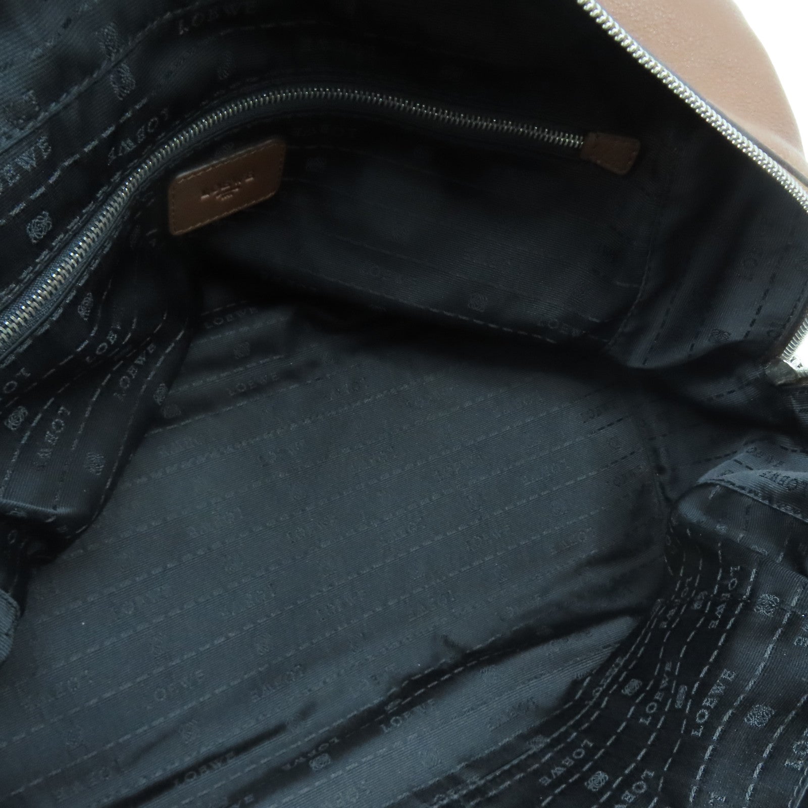 LOEWE 牛皮皮革Hand Bag銀扣手挽袋啡色