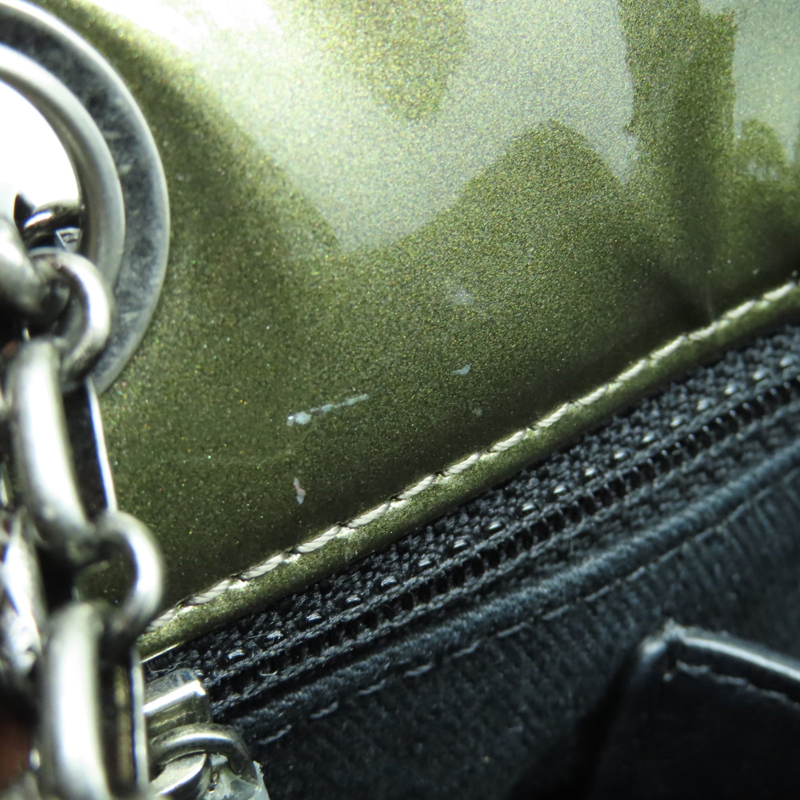 CHANEL rhombic patent leather Chain Shoulder Bag silver buckle chain shoulder bag gold