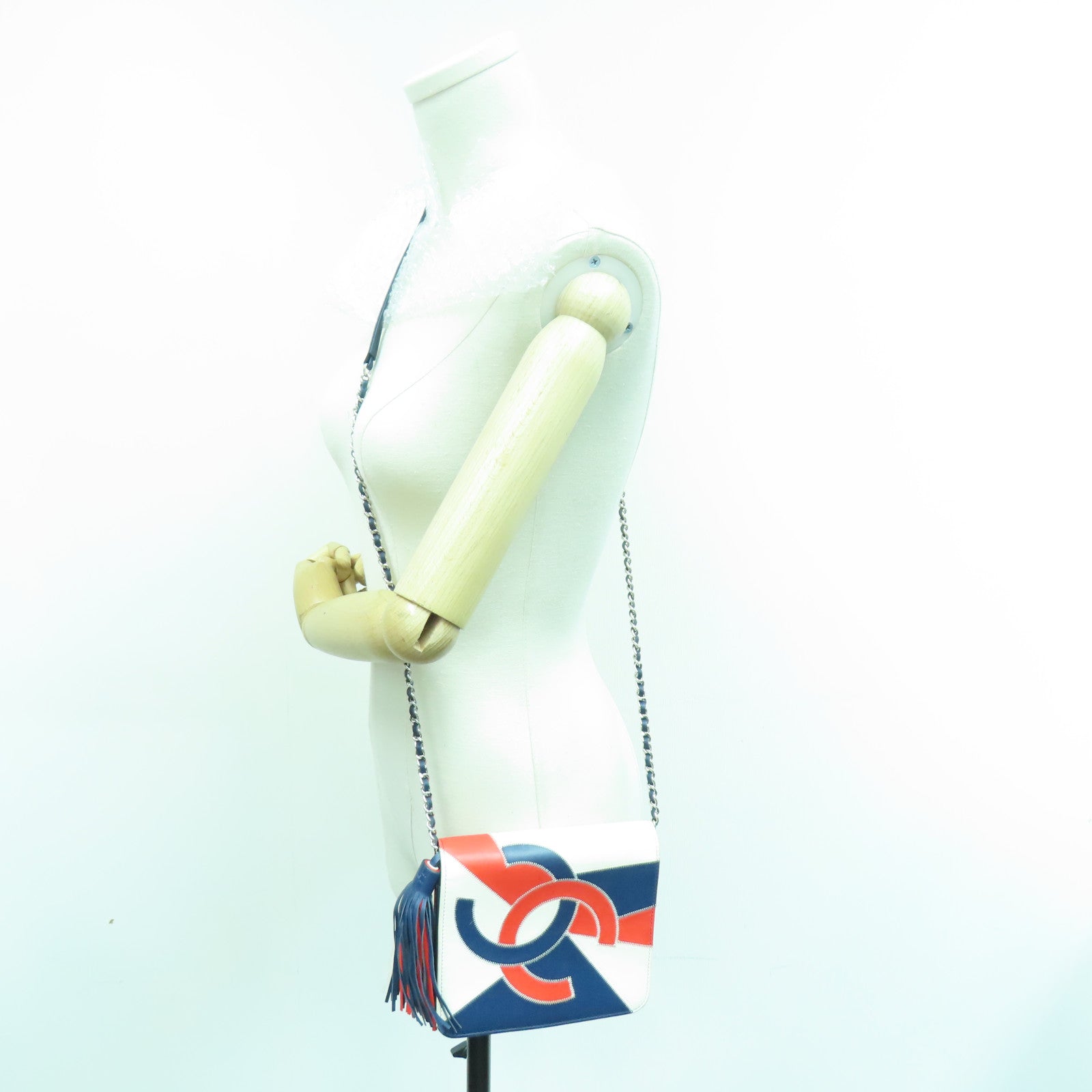 CHANEL 羊皮皮革CC Tassel Flap Bag銀扣鏈帶肩背袋紅色/藍色/白色
