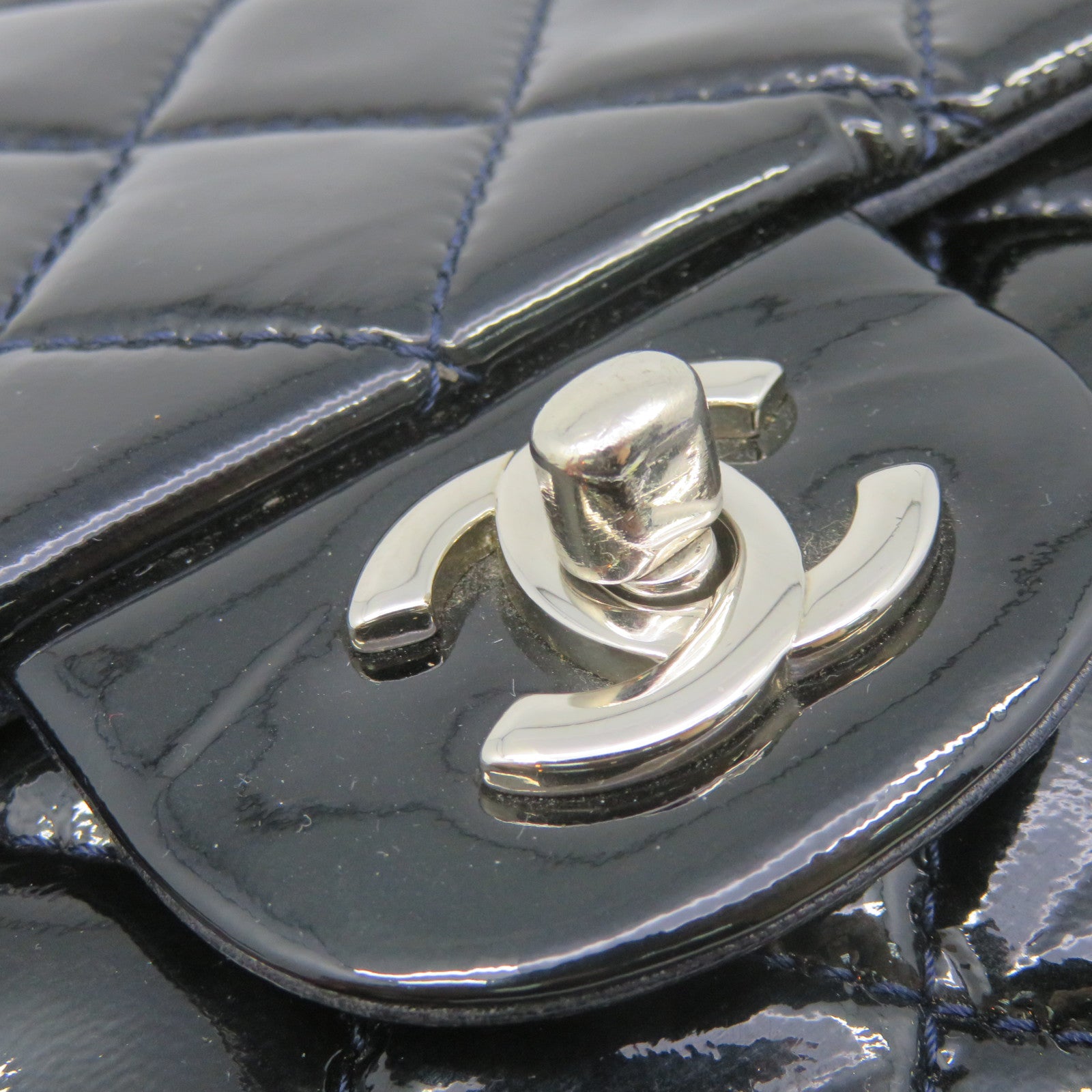 CHANEL 菱格漆皮皮革Chain Shoulder Bag银扣链带肩背袋黑色/宝蓝色