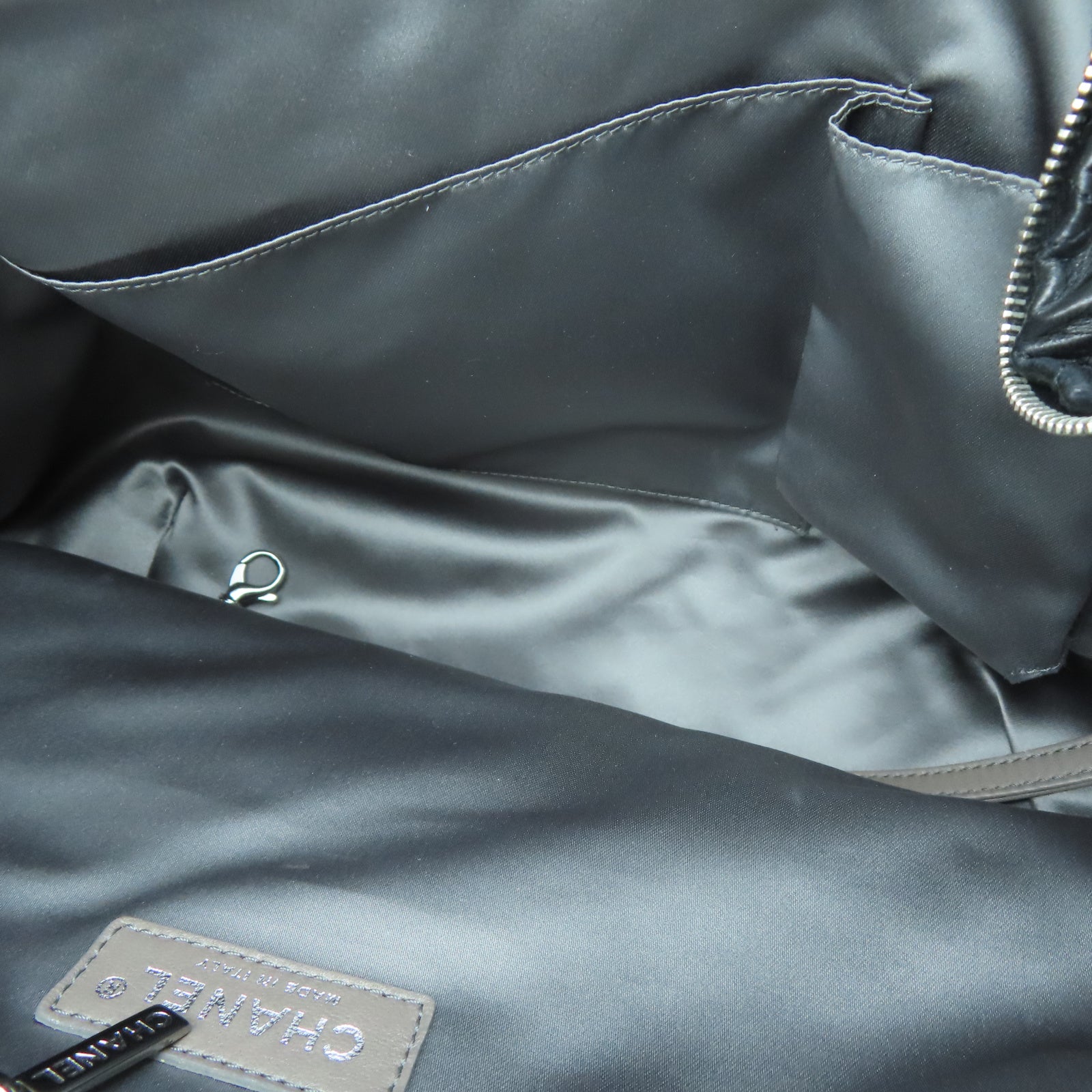 CHANEL 【激減優惠】菱格牛皮皮革Shoulder Bag銀扣肩背袋黑色