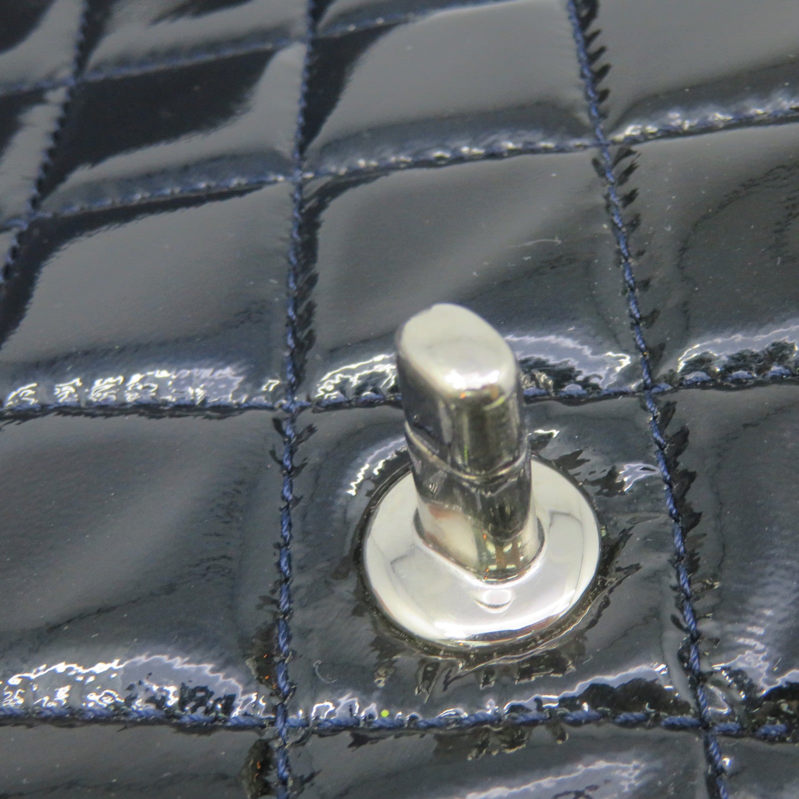 CHANEL 菱格漆皮皮革Chain Shoulder Bag银扣链带肩背袋黑色/宝蓝色