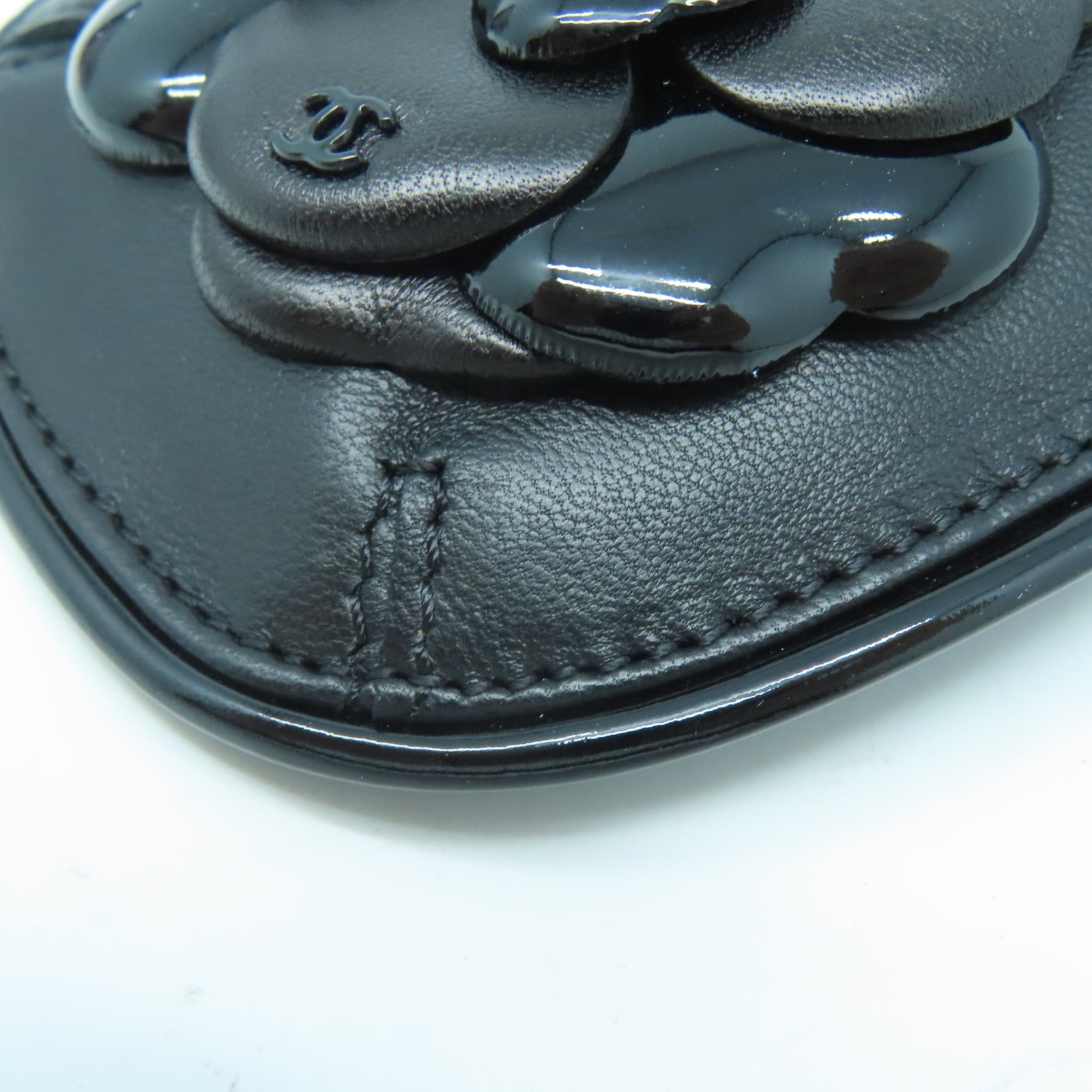 CHANEL 【激減優惠】牛皮皮革Pouch銀扣手拿包黑色