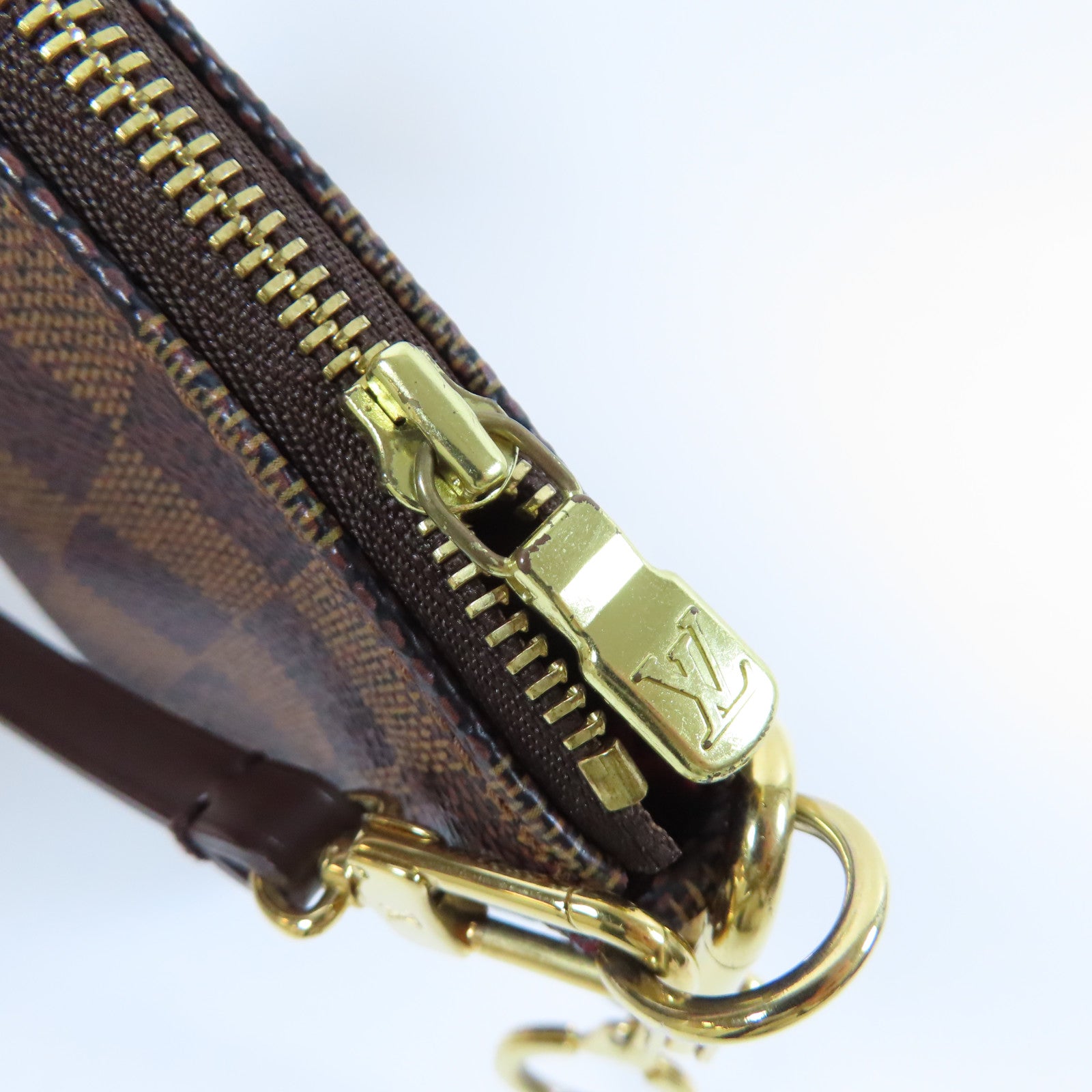 LOUIS VUITTON Damier Ebene Pochette Accessories金扣鏈帶肩背袋啡色