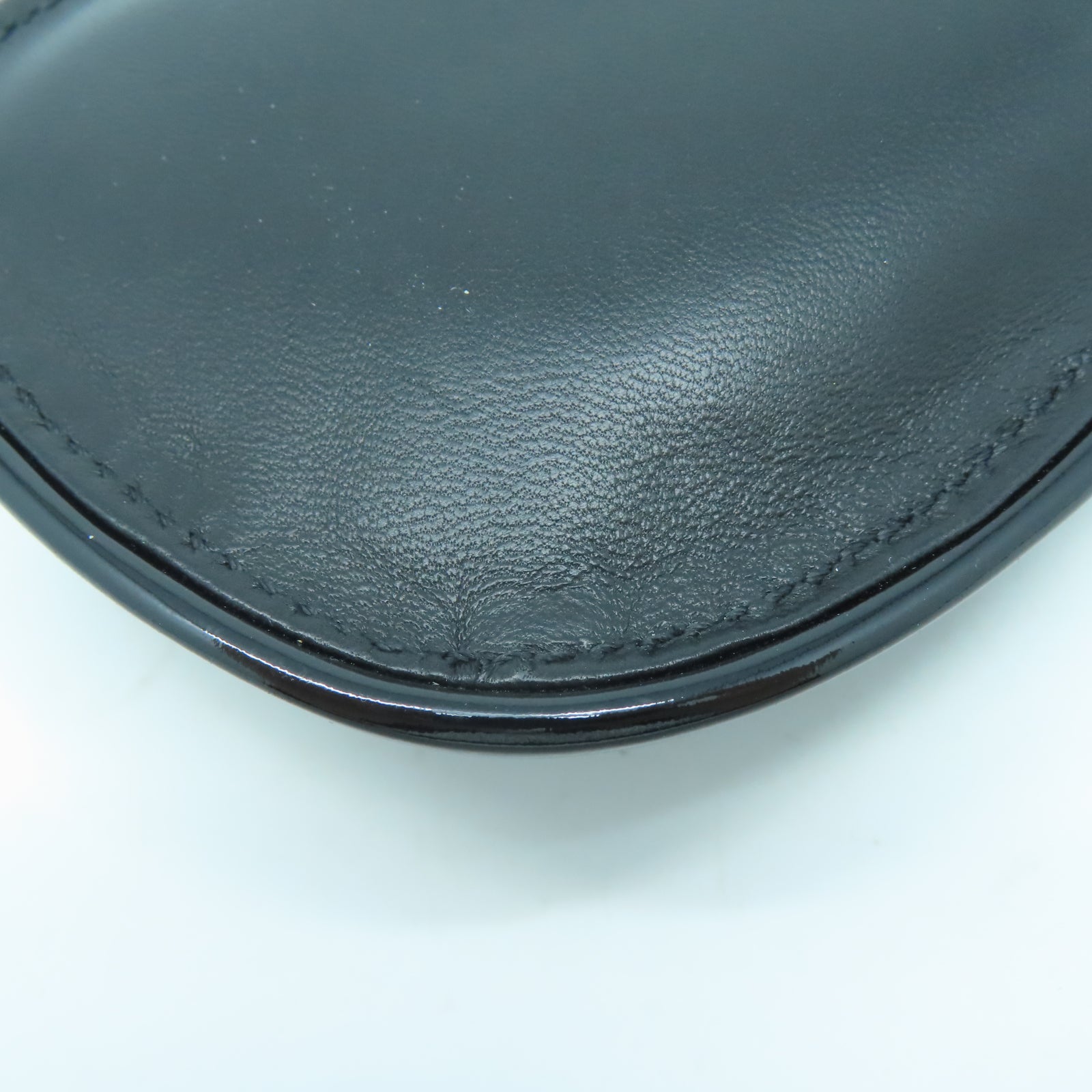 CHANEL 【激減優惠】牛皮皮革Pouch銀扣手拿包黑色