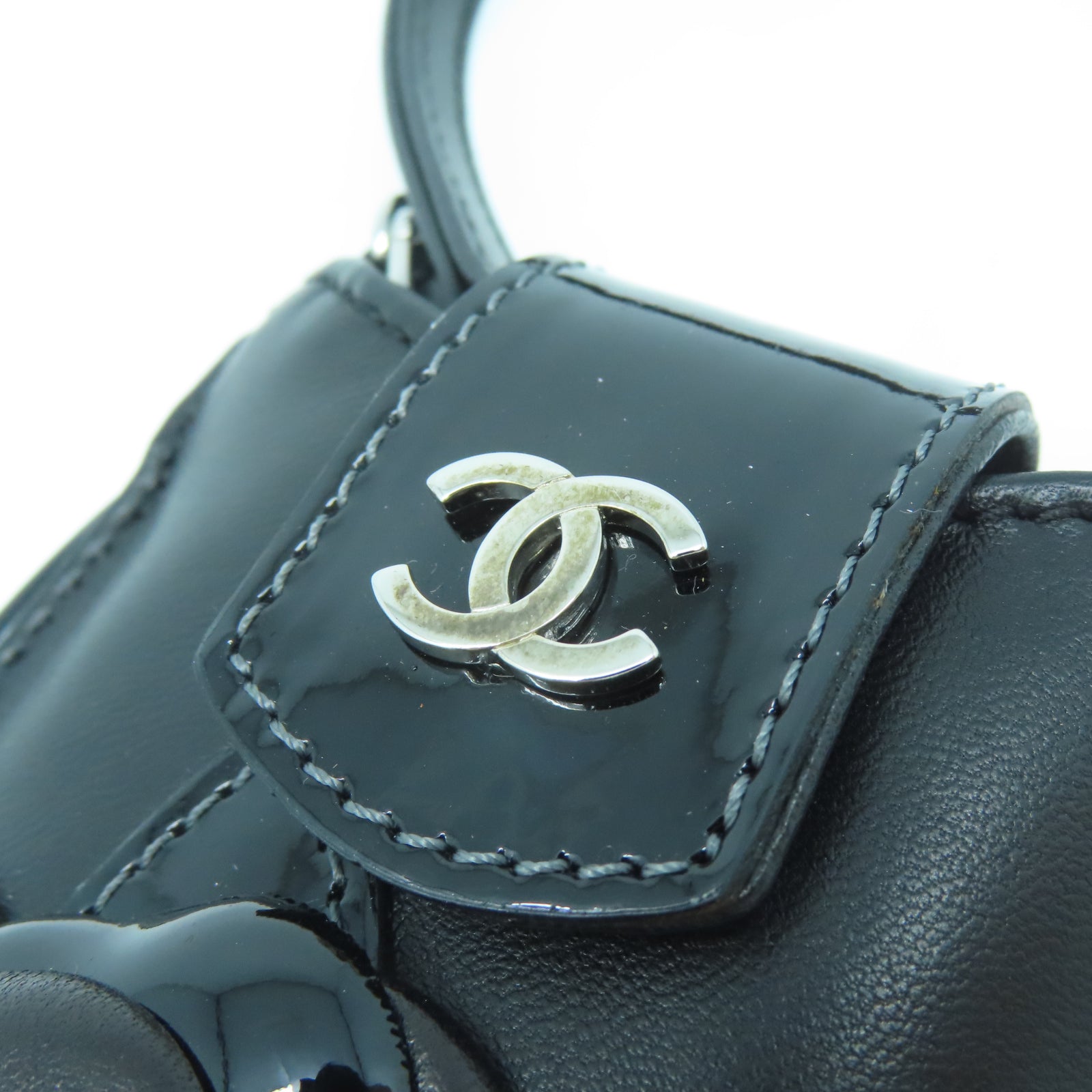 CHANEL 【激減優惠】牛皮皮革Pouch銀扣手拿包黑色