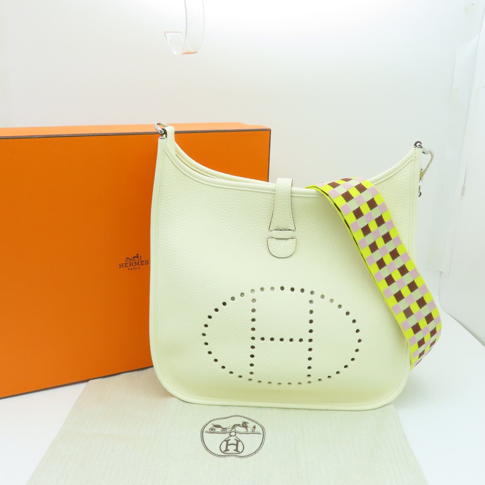 HERMES Clemence皮革Evelyne PM银扣肩背袋Nata白色