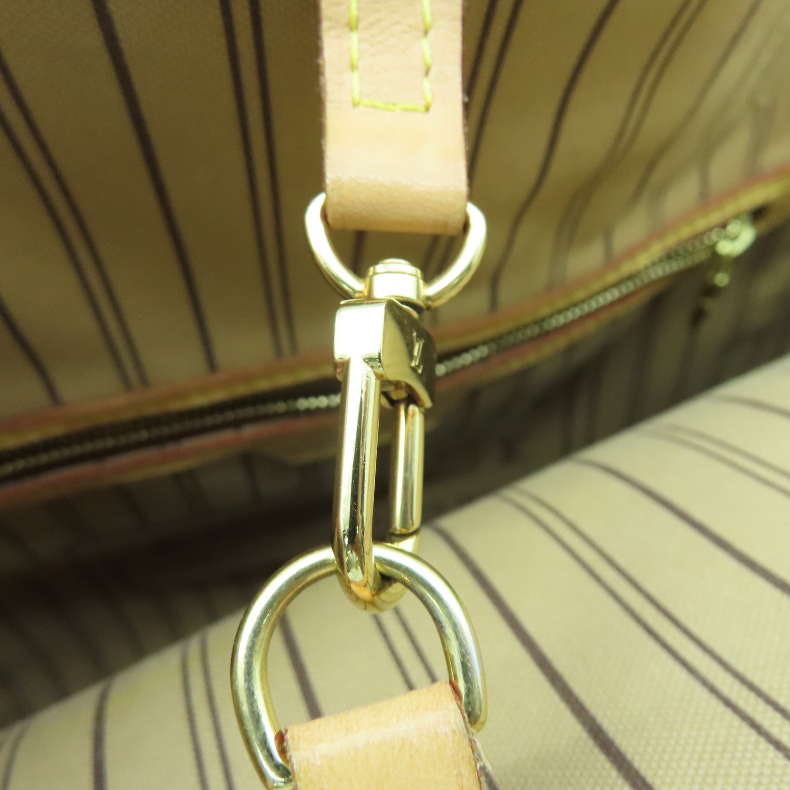 LOUIS VUITTON Monogram Neverfull MM gold buckle handle bag brown