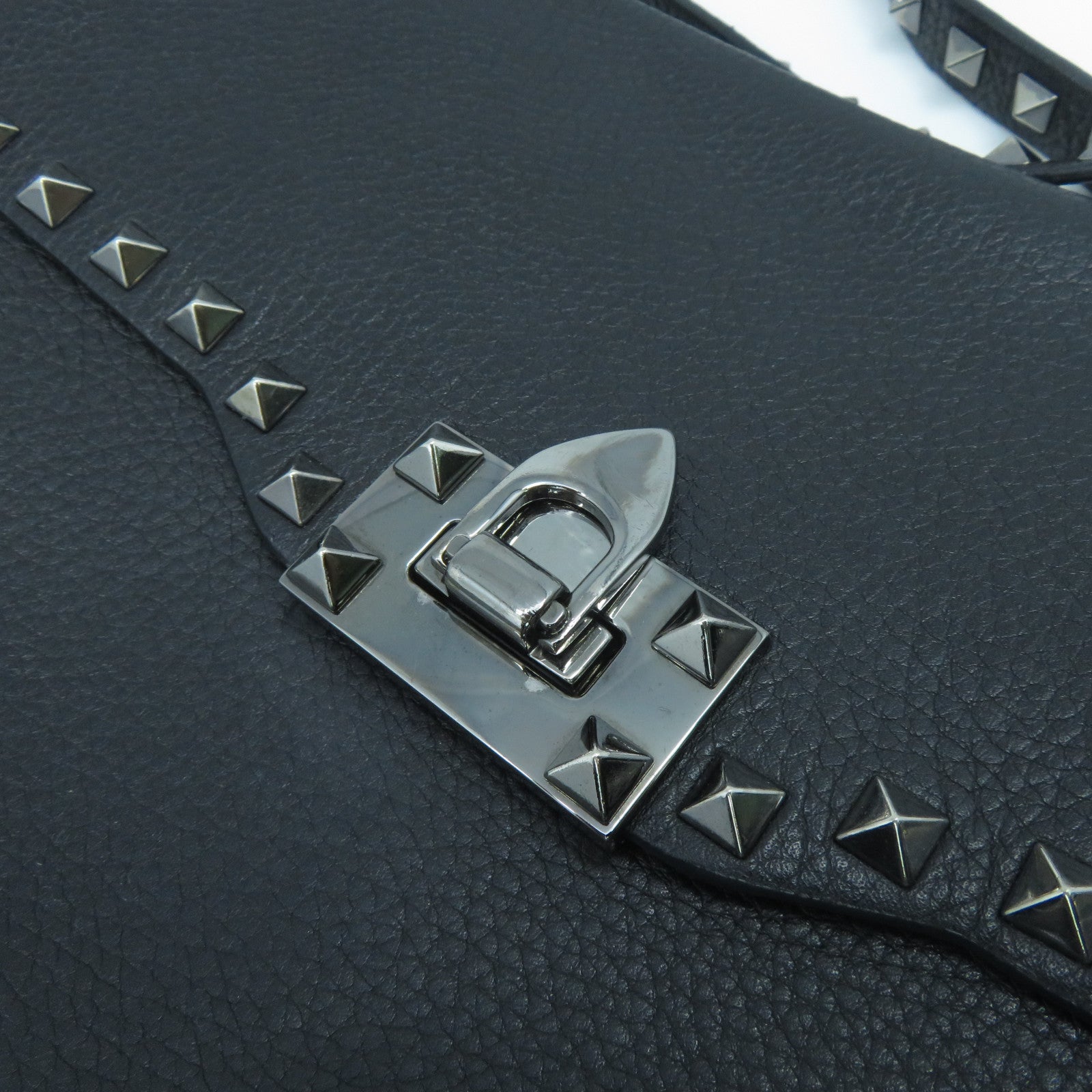 Valentino 牛皮皮革Shoulder Bag銀扣肩背包黑色