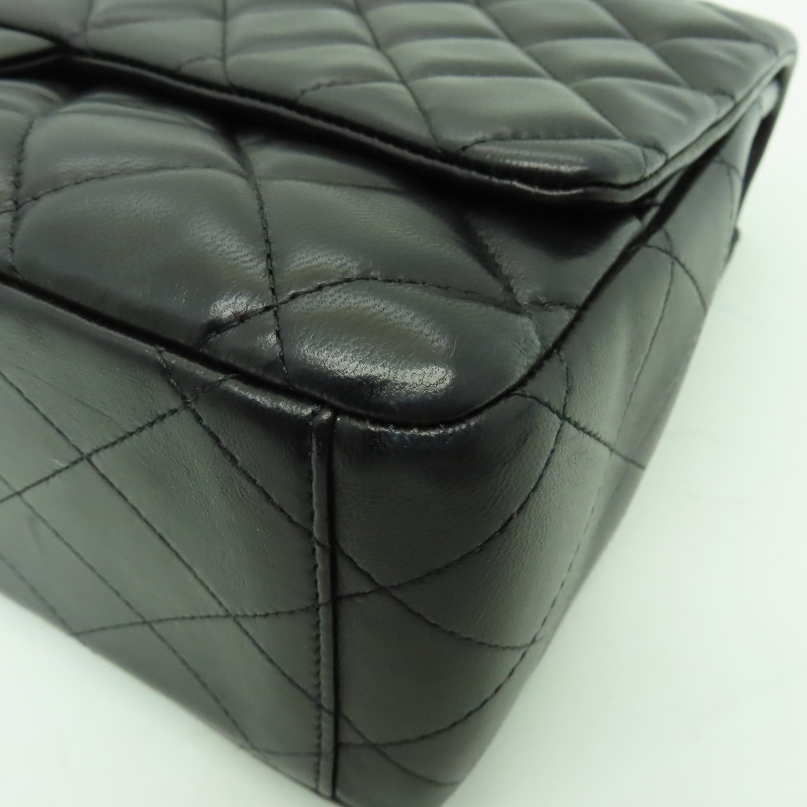 CHANEL 【激減優惠】菱格羊皮皮革Classic Maxi銀扣鏈帶肩背袋黑色