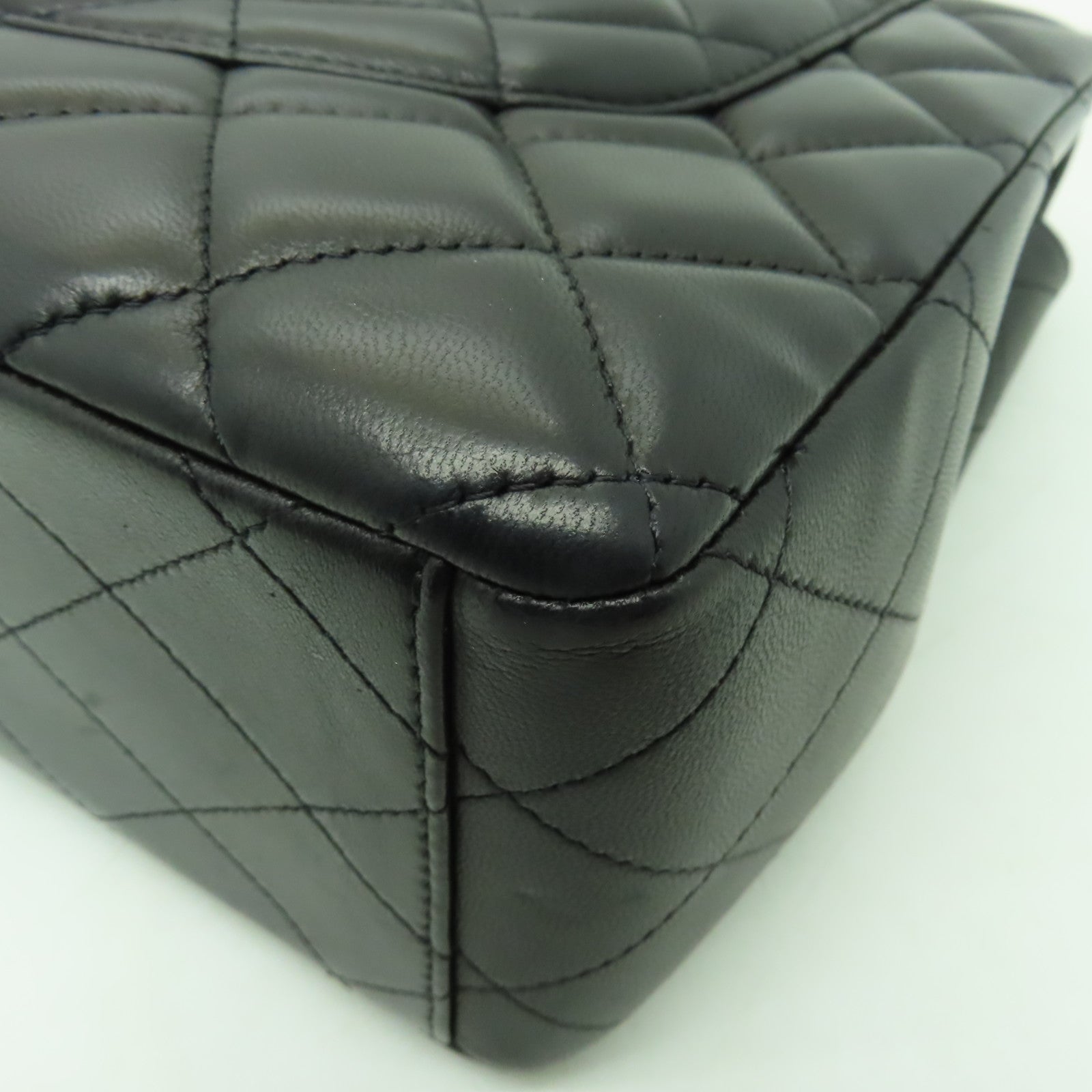 CHANEL 【激減優惠】菱格羊皮皮革Classic Maxi銀扣鏈帶肩背袋黑色