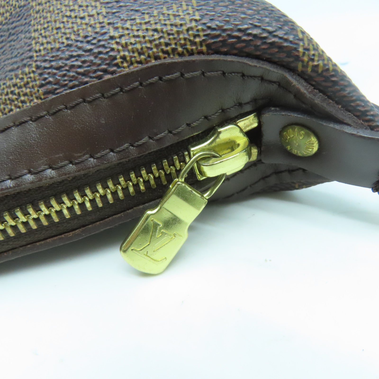 LOUIS VUITTON Damier Illovo PM金扣肩背袋啡色