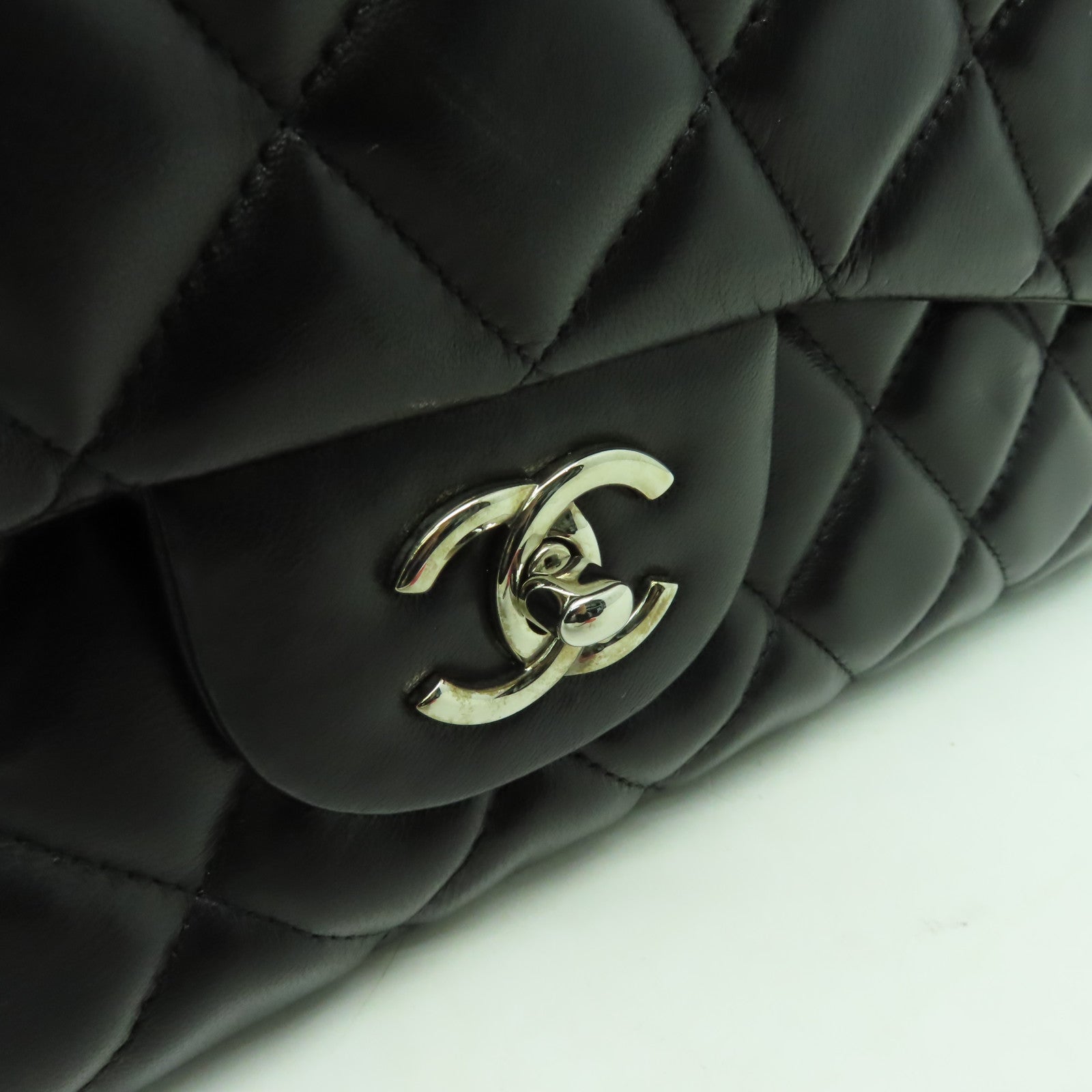 CHANEL 【激減優惠】菱格羊皮皮革Classic Maxi銀扣鏈帶肩背袋黑色