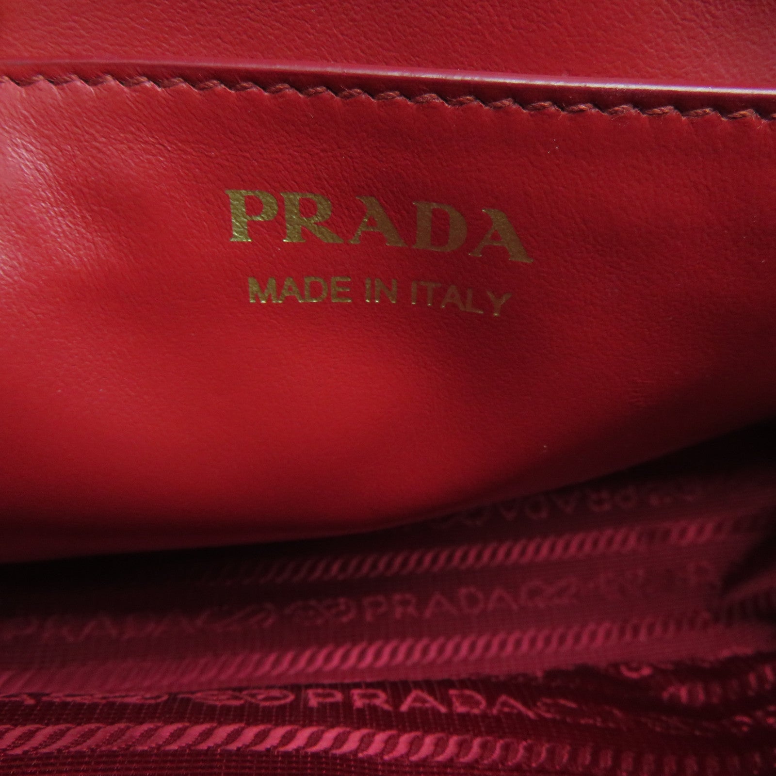 PRADA 牛皮皮革Shoulder Bag金扣鏈帶肩背袋紅色