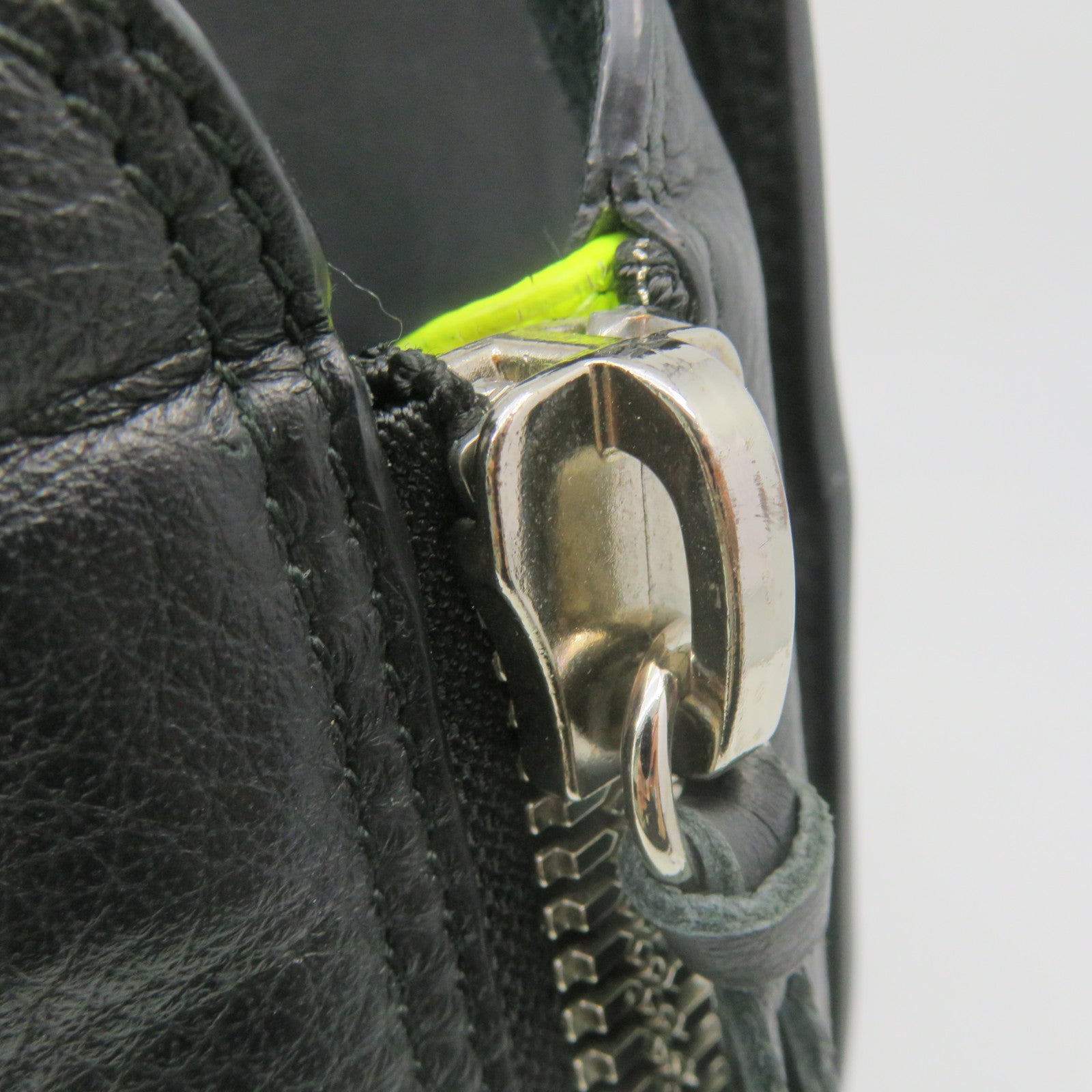 BALENCIAGA 【激減優惠】牛皮皮革Papier B4 Zip Shoulder Bag肩背袋黑色