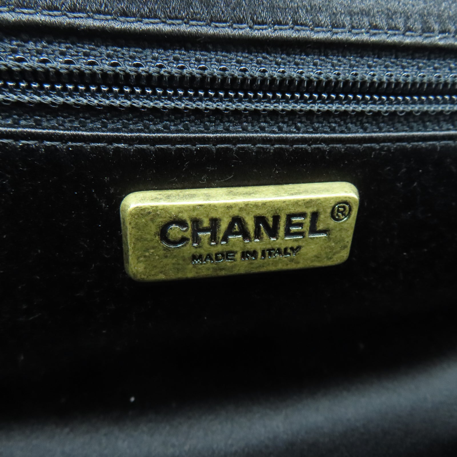 CHANEL 【激減優惠】Clutch with Chain金扣鏈帶肩背袋黑色