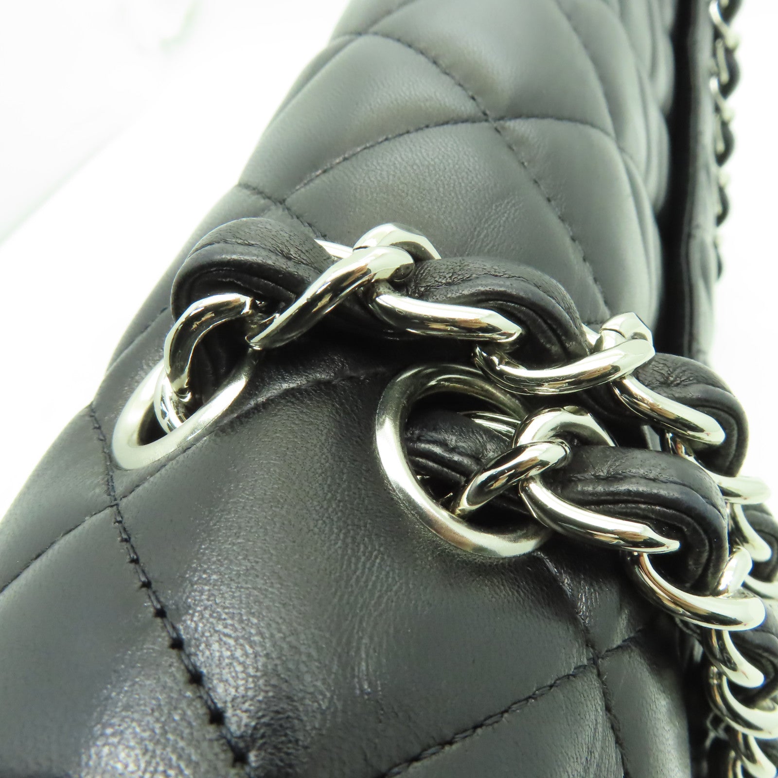 CHANEL 【激減優惠】菱格羊皮皮革Classic Maxi銀扣鏈帶肩背袋黑色