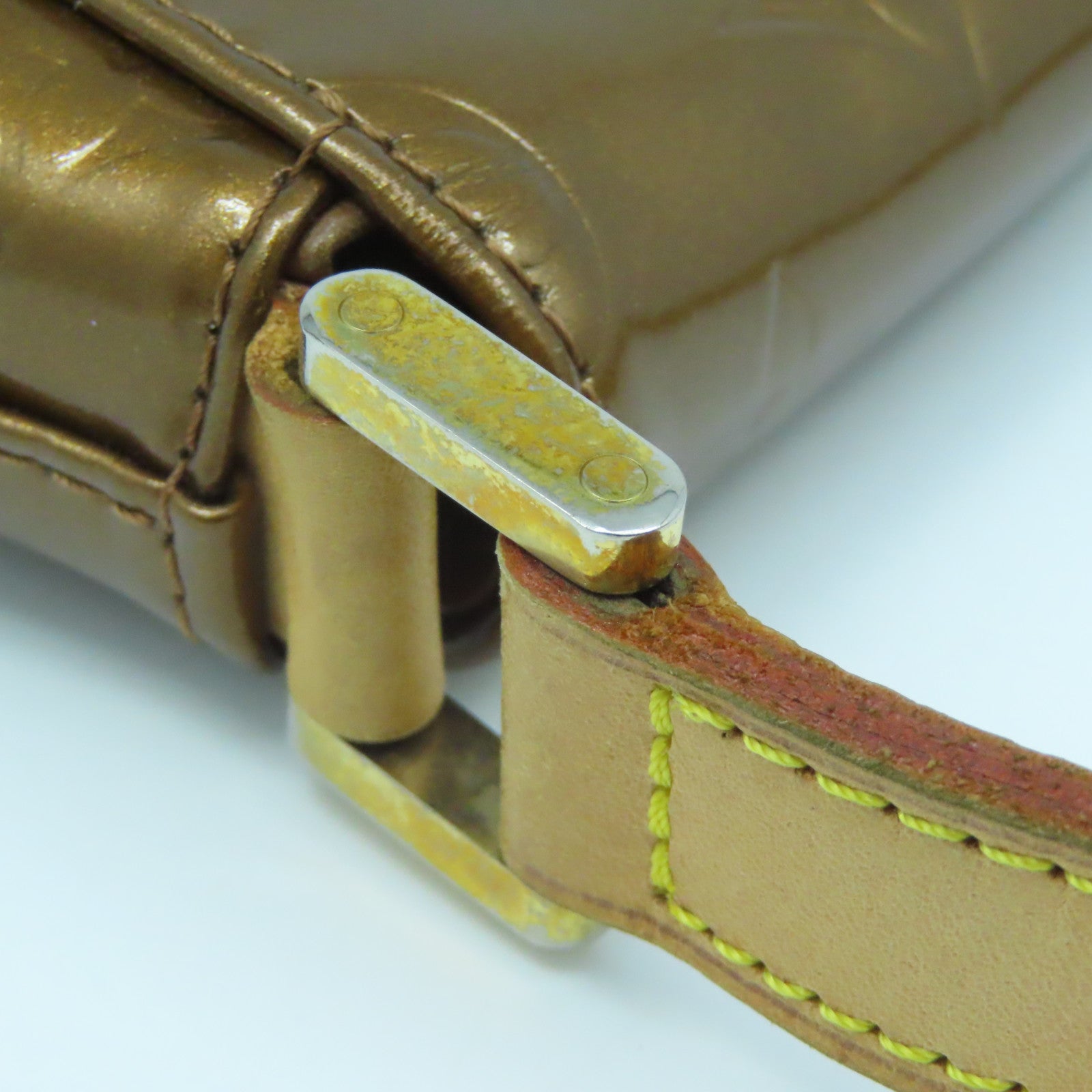 LOUIS VUITTON Monogram Vernis Thompson Street金扣肩背袋金色