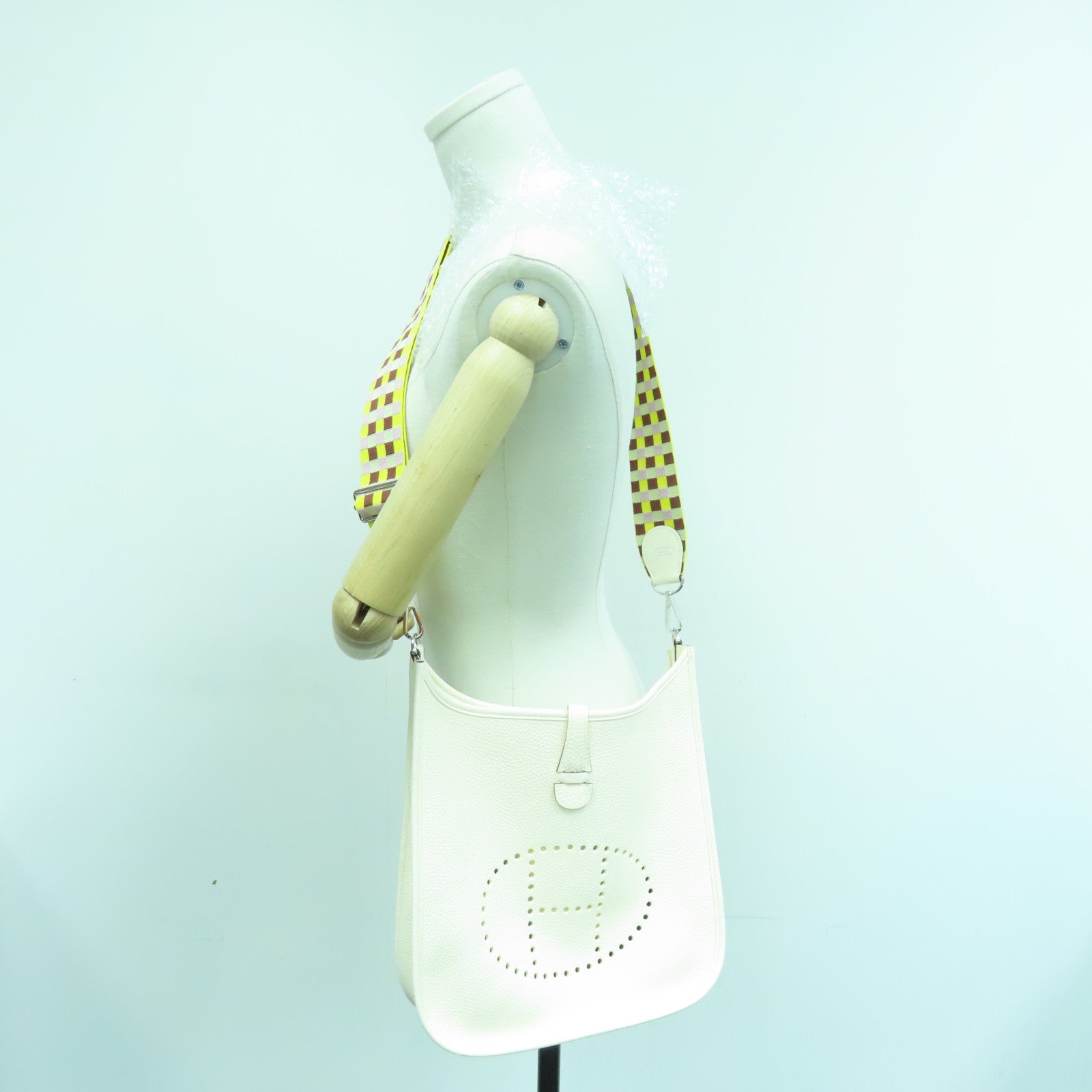 HERMES Clemence皮革Evelyne PM银扣肩背袋Nata白色