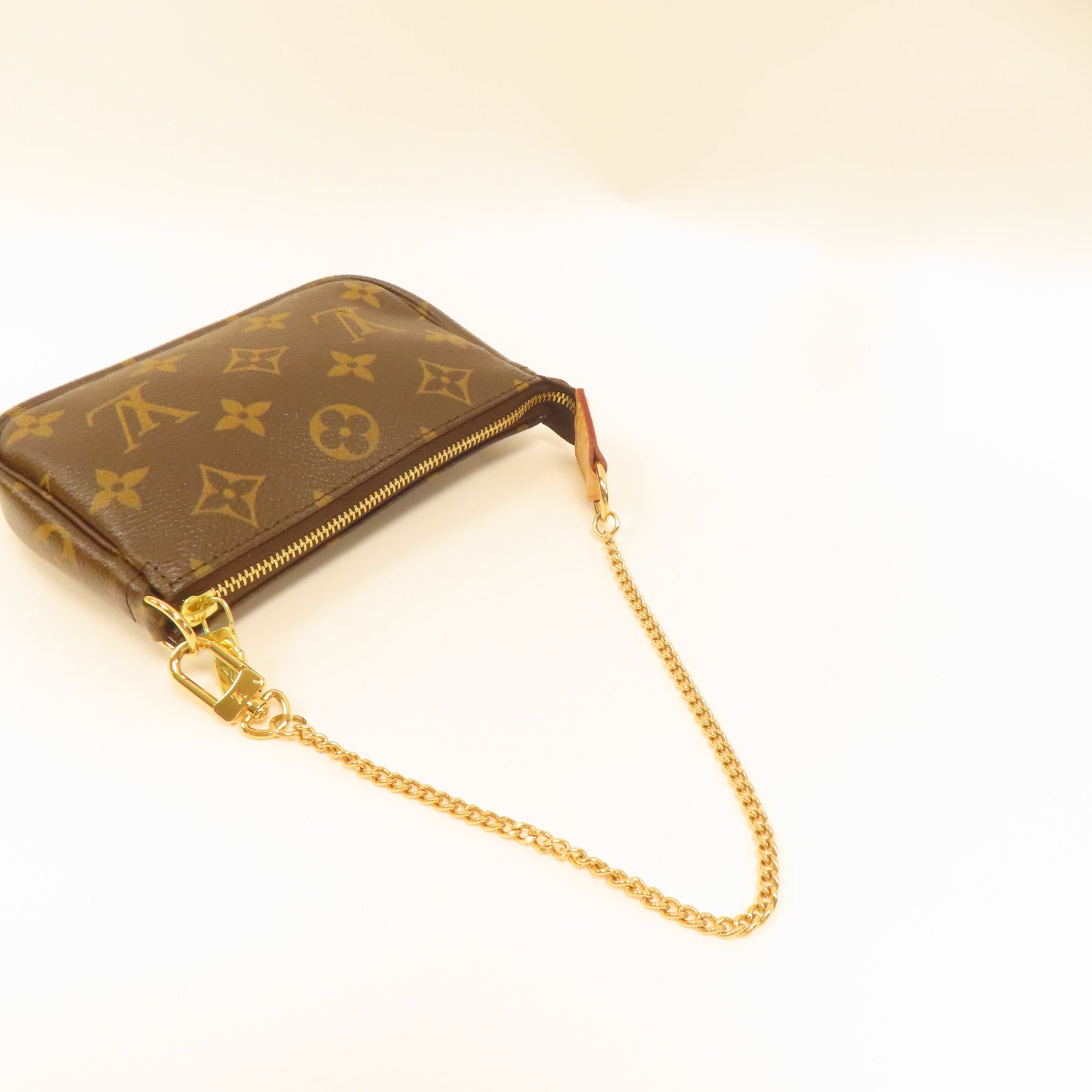 LOUIS VUITTON Monogram Mini Pouchette Accessoires金扣手挽袋啡色