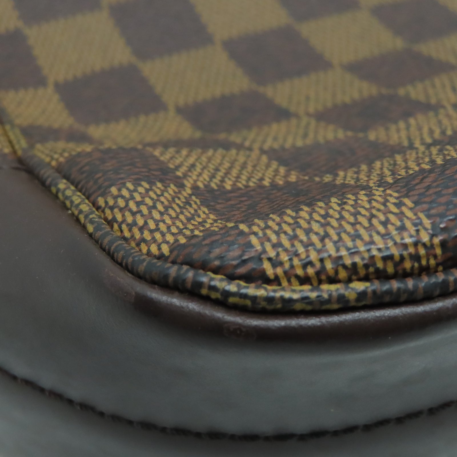 LOUIS VUITTON Damier Bastille金扣肩背袋啡色