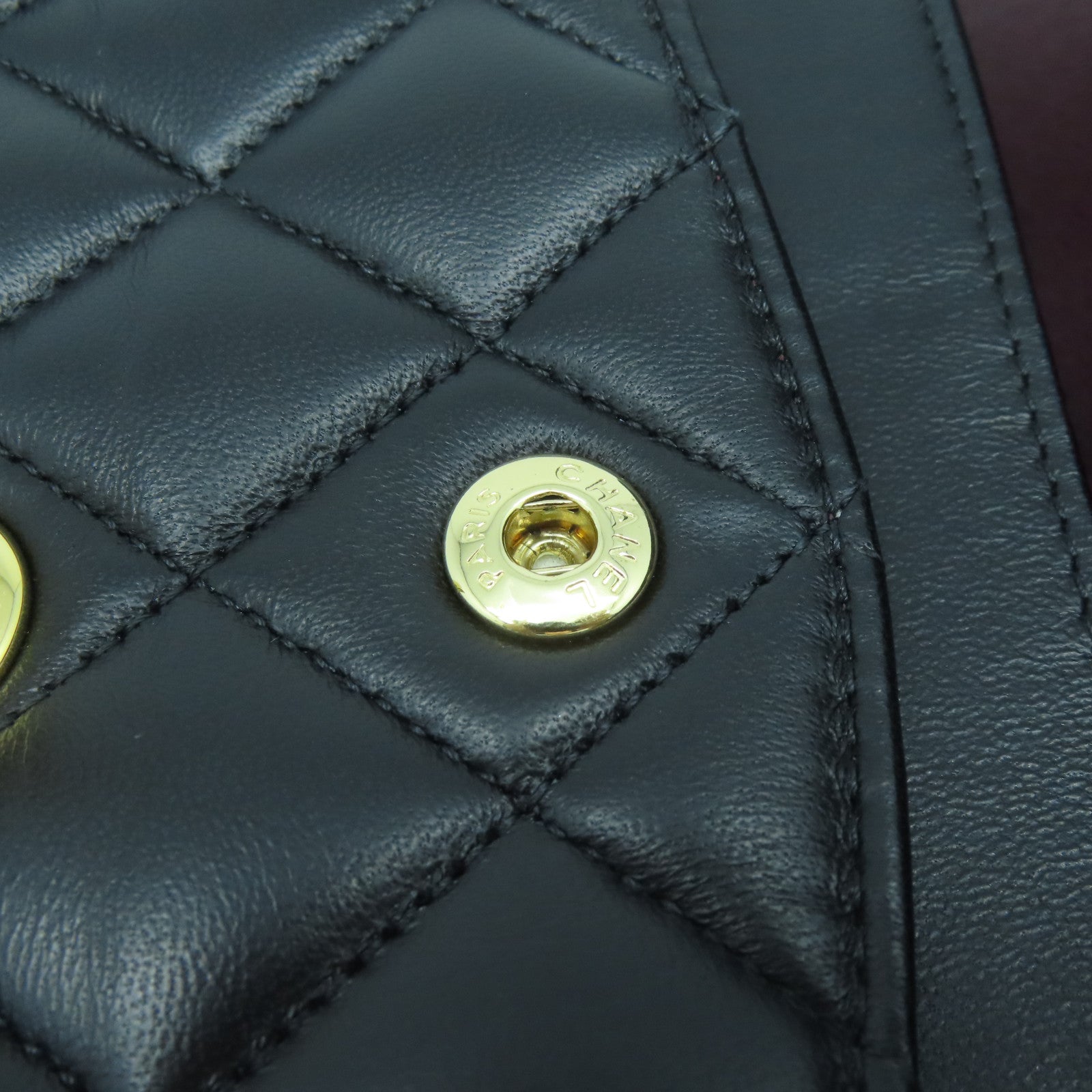 CHANEL 菱格羊皮皮革Classic金扣鏈帶肩背袋黑色