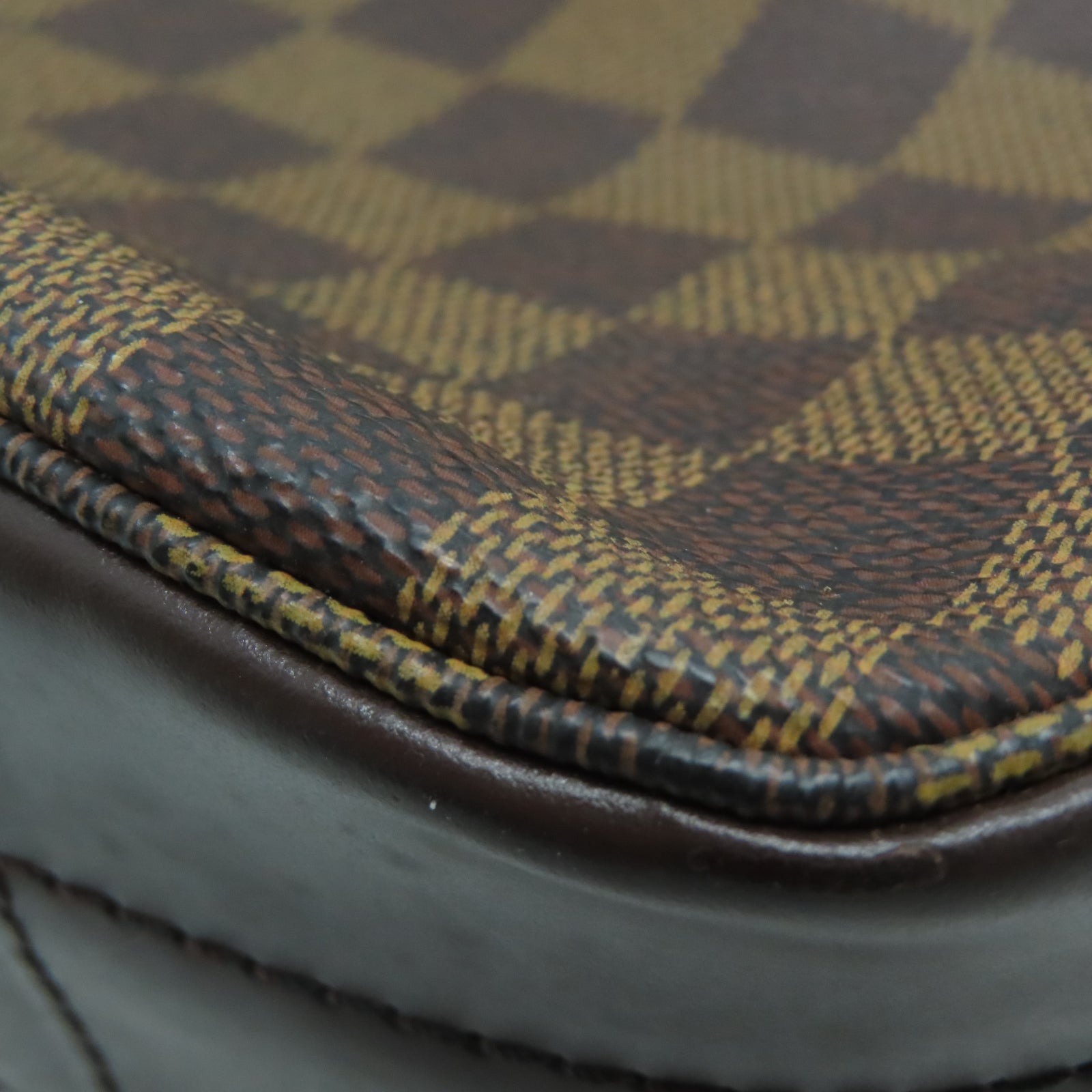 LOUIS VUITTON Damier Bastille金扣肩背袋啡色