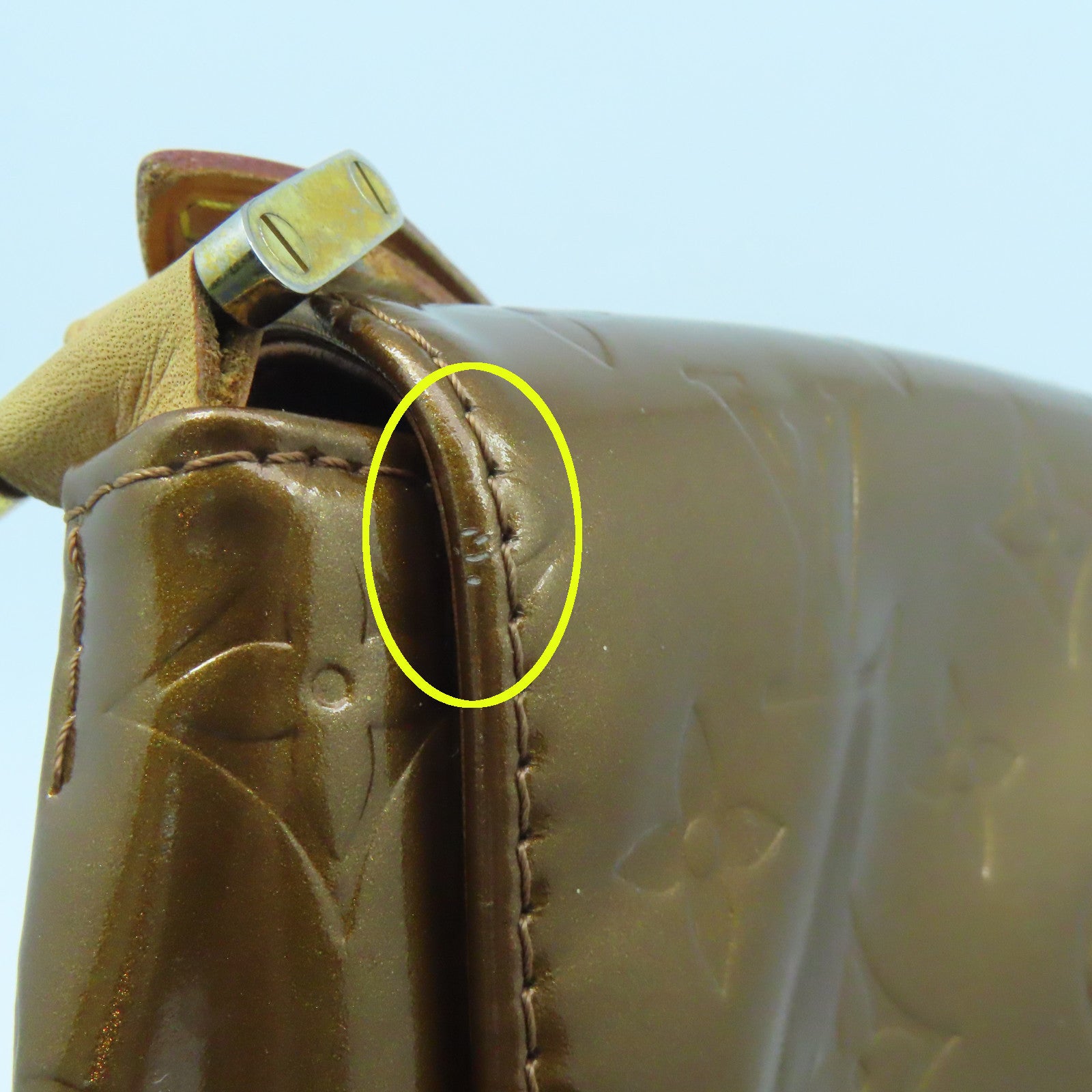 LOUIS VUITTON Monogram Vernis Thompson Street金扣肩背袋金色
