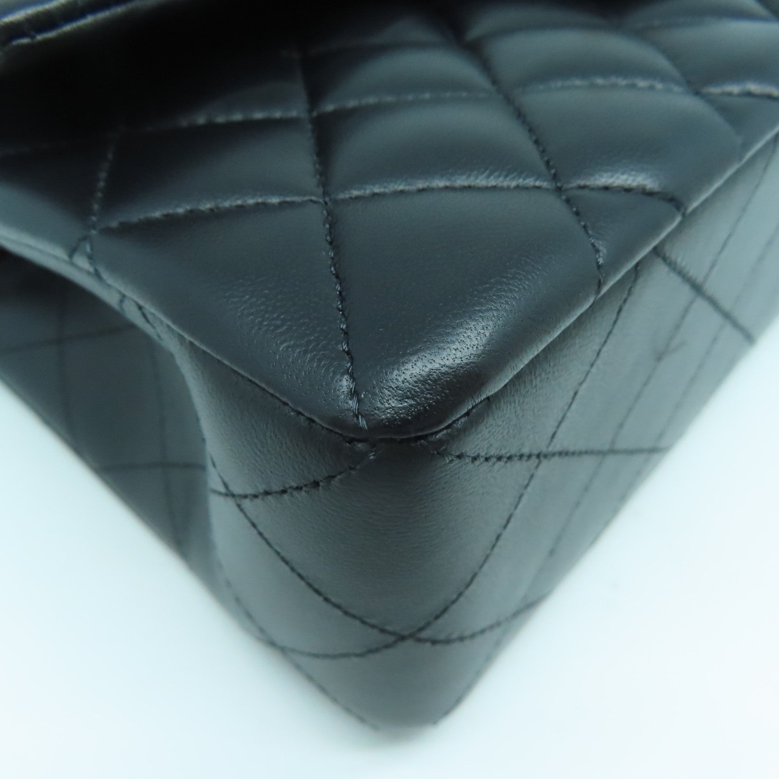 CHANEL 菱格羊皮皮革Classic金扣鏈帶肩背袋黑色