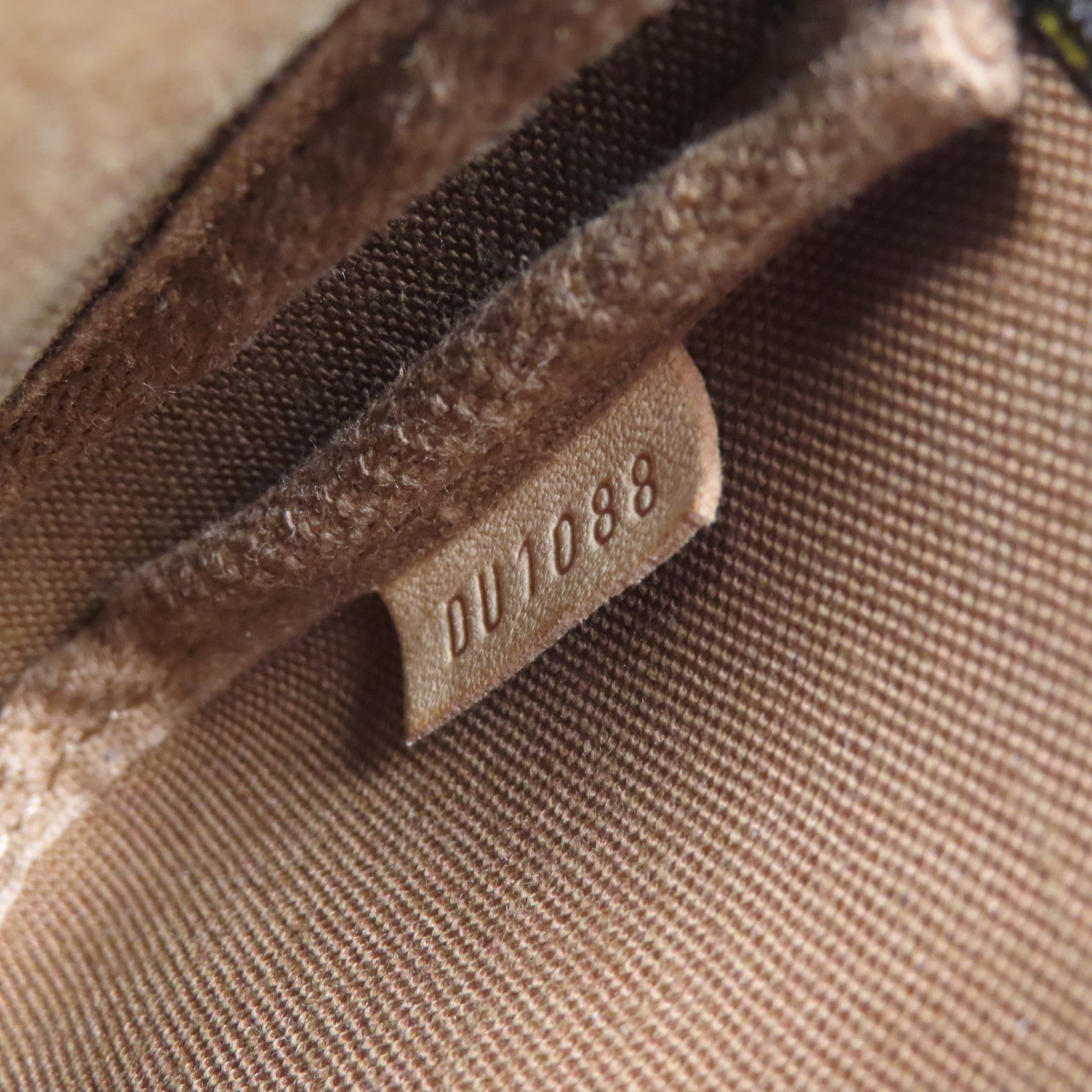LOUIS VUITTON Monogram Mini Pouchette Accessoires金扣手挽袋啡色