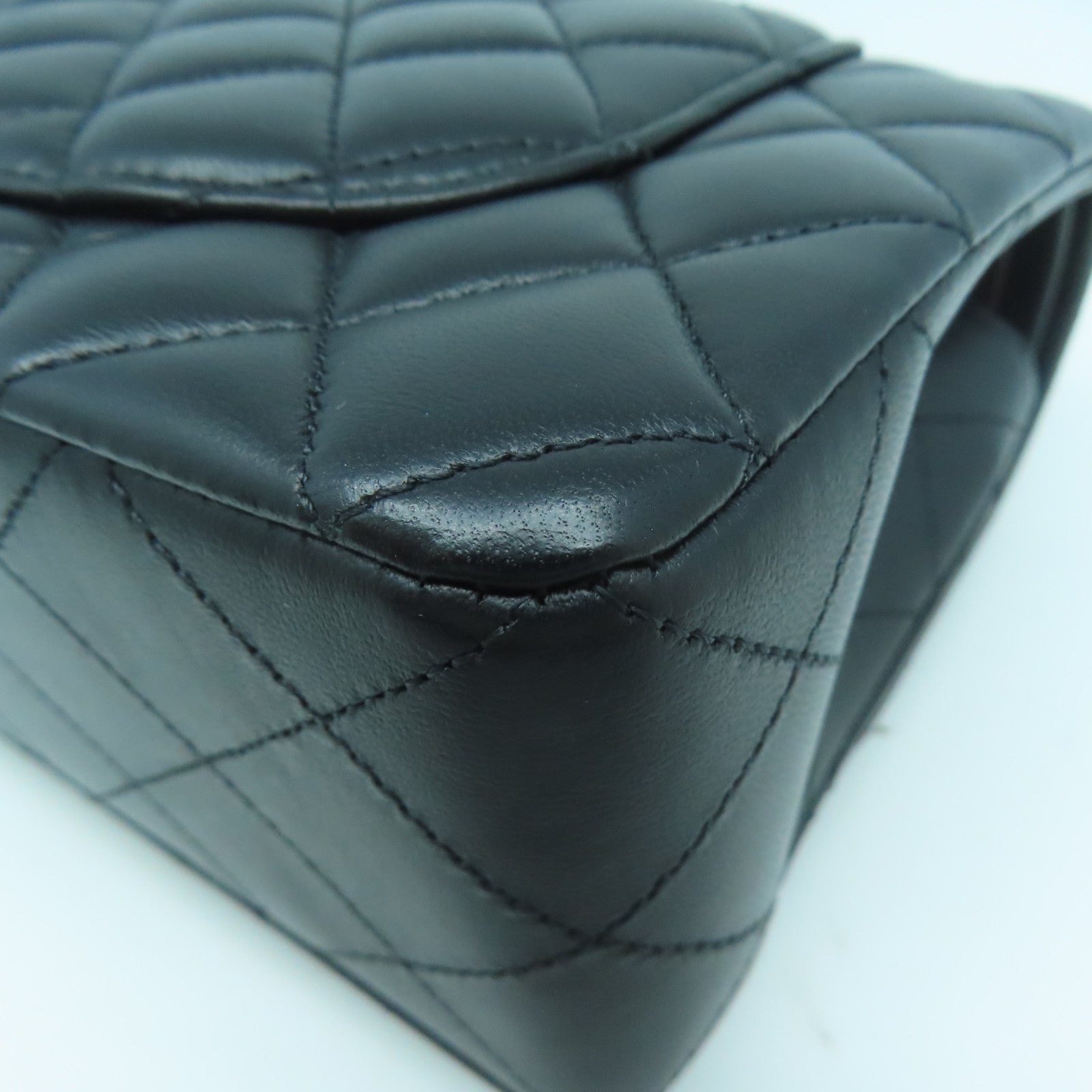 CHANEL 菱格羊皮皮革Classic金扣鏈帶肩背袋黑色