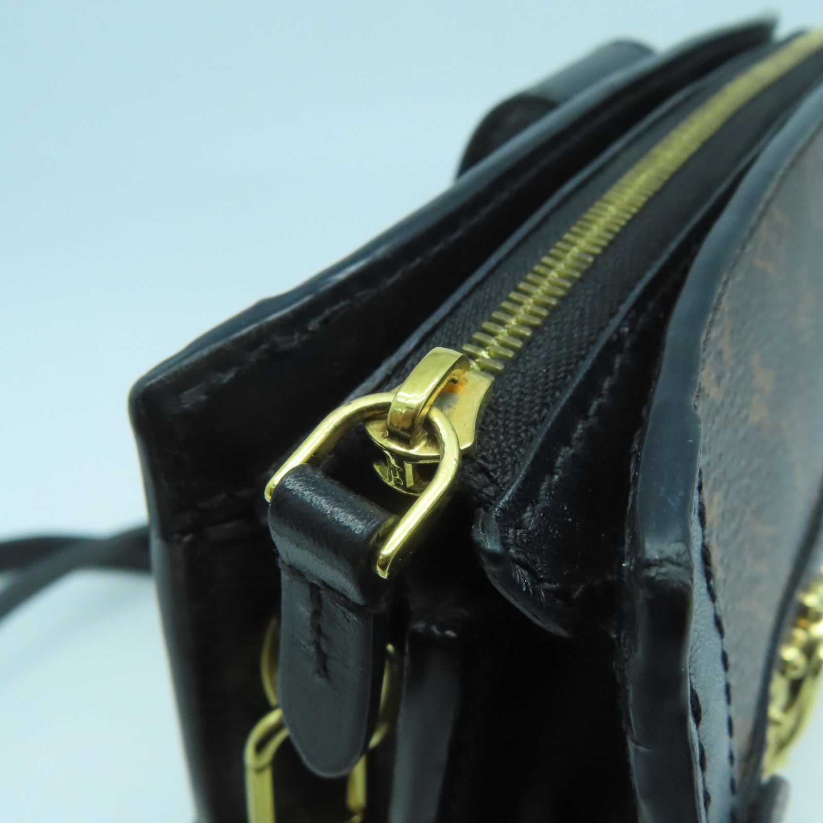 LOUIS VUITTON Monogram Reverse Trunk Clutch金扣肩背袋黑色/啡色