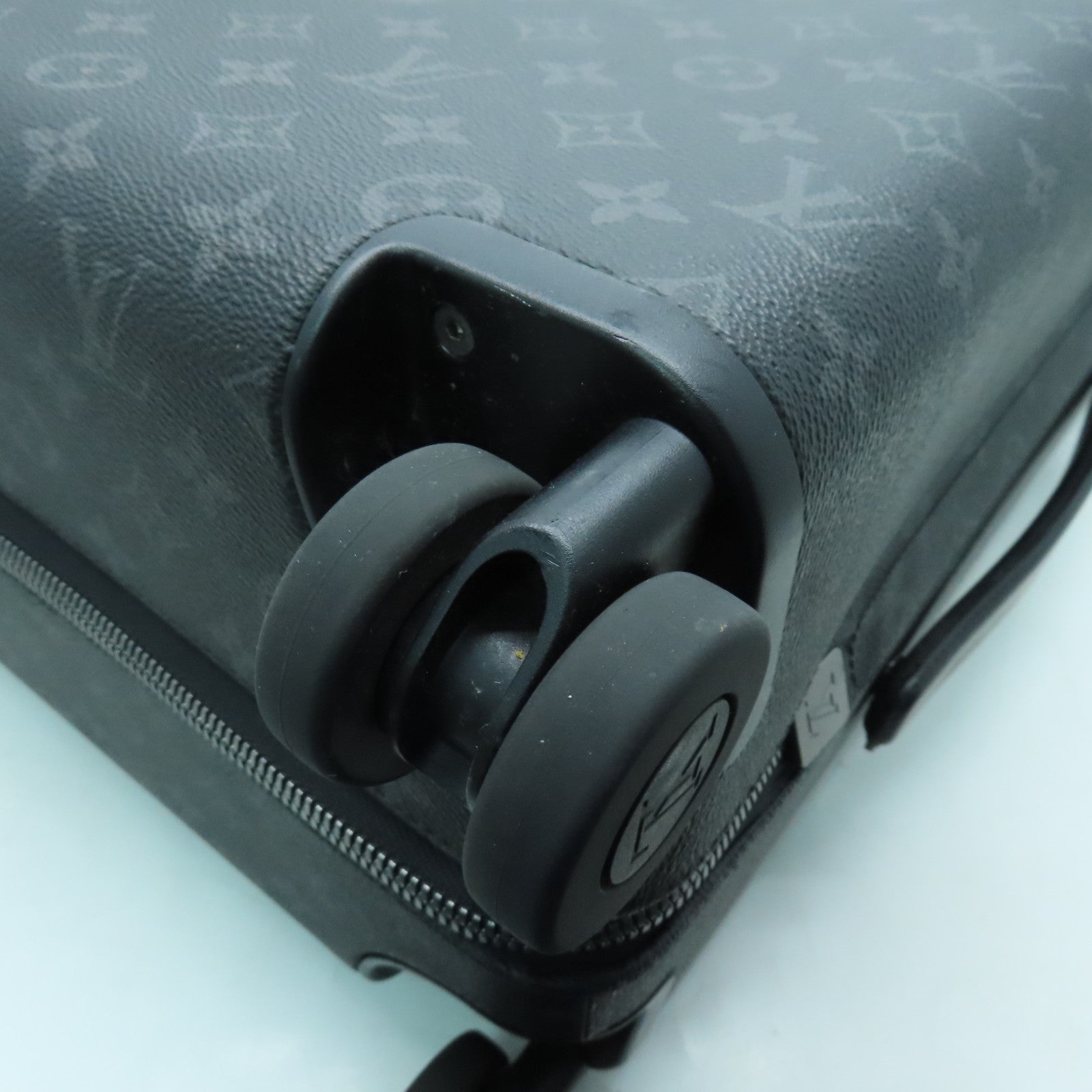 LOUIS VUITTON Monogram Eclipse Horizon 55 Silver Buckle Luggage Black