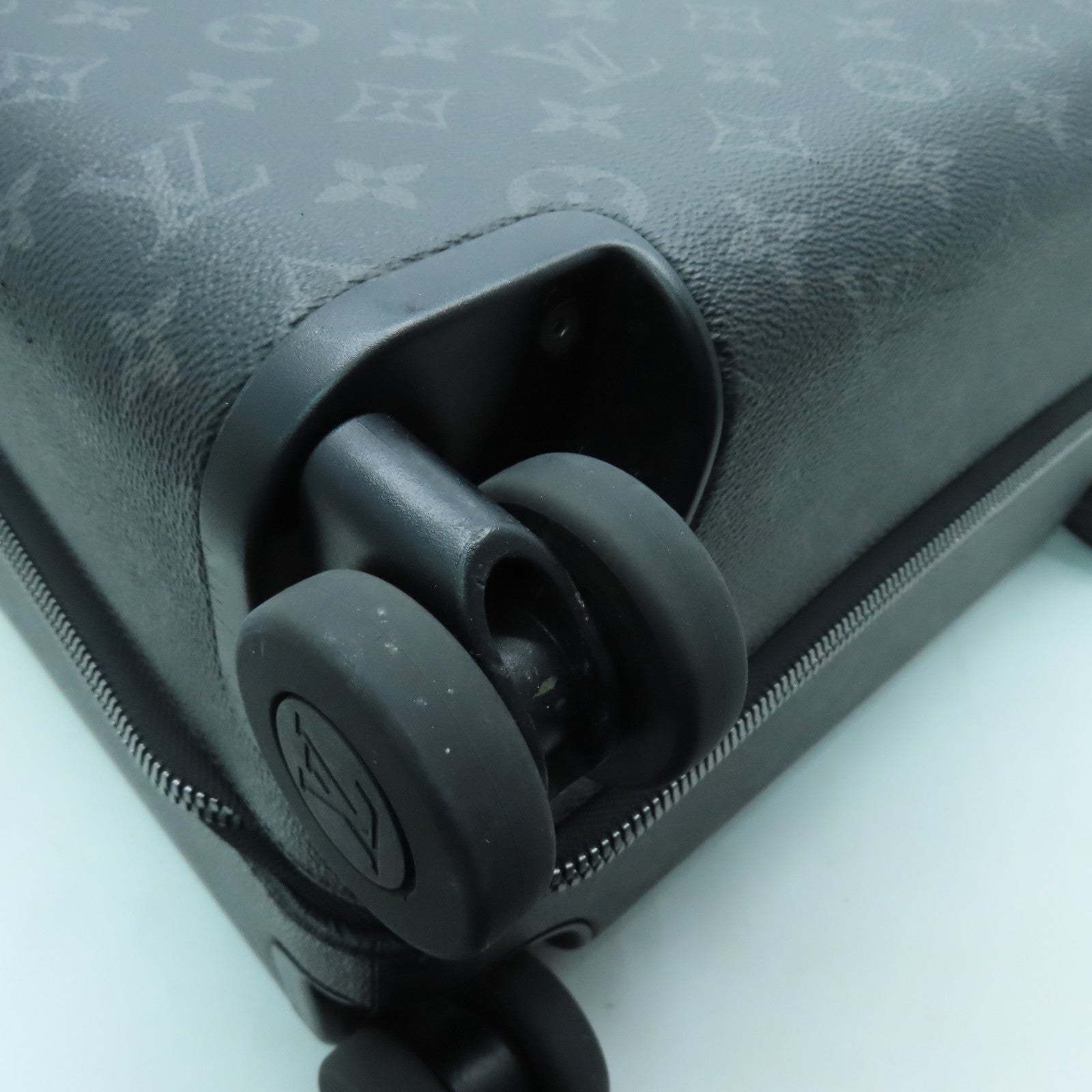 LOUIS VUITTON Monogram Eclipse Horizon 55 Silver Buckle Luggage Black