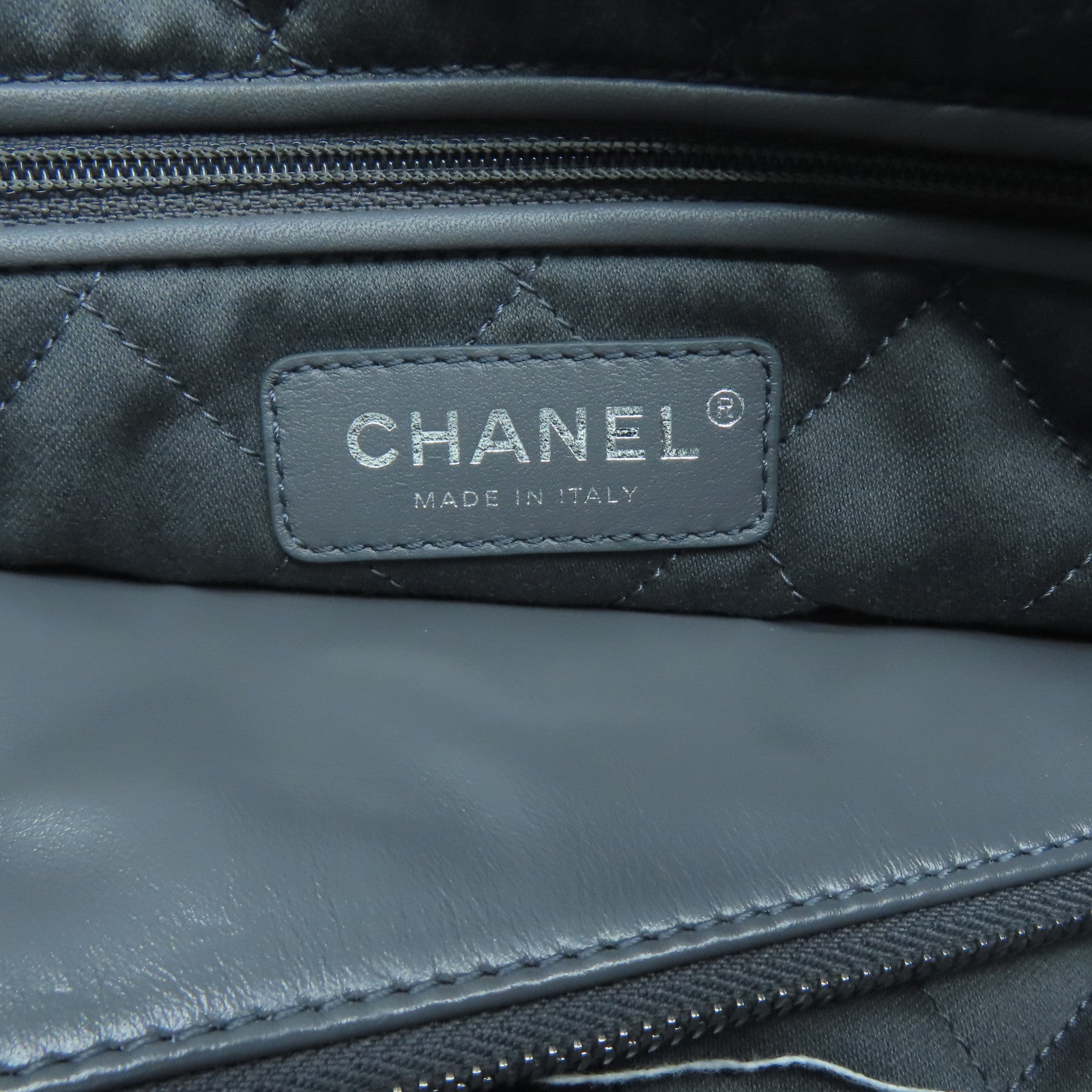 CHANEL 菱格牛皮皮革Chanel 22銀扣鏈帶肩背袋灰色