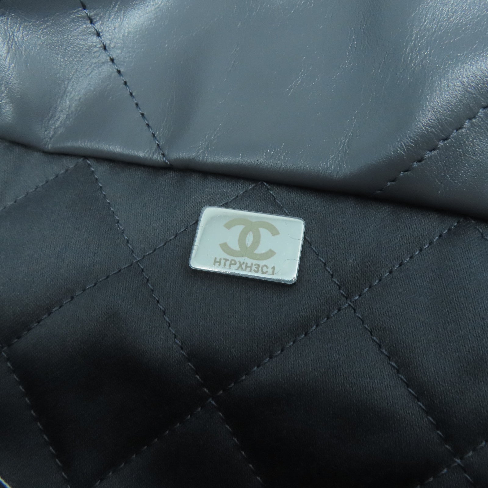 CHANEL 菱格牛皮皮革Chanel 22銀扣鏈帶肩背袋灰色