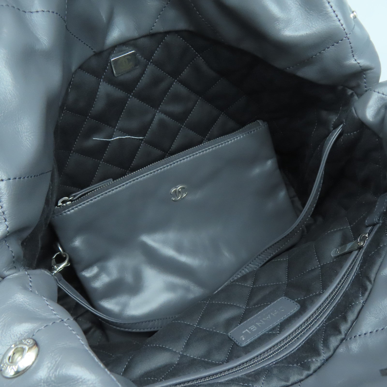 CHANEL 菱格牛皮皮革Chanel 22銀扣鏈帶肩背袋灰色