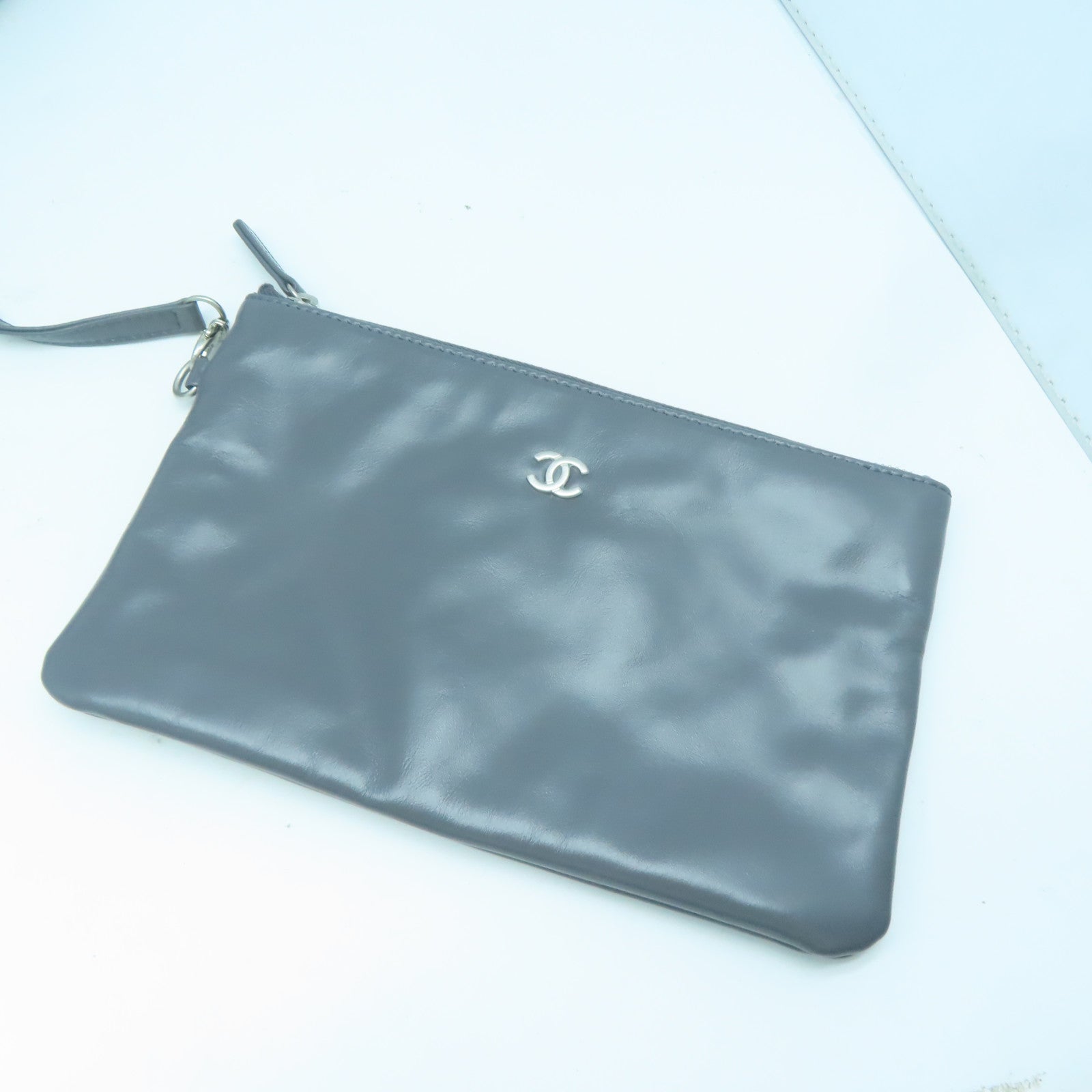 CHANEL 菱格牛皮皮革Chanel 22銀扣鏈帶肩背袋灰色
