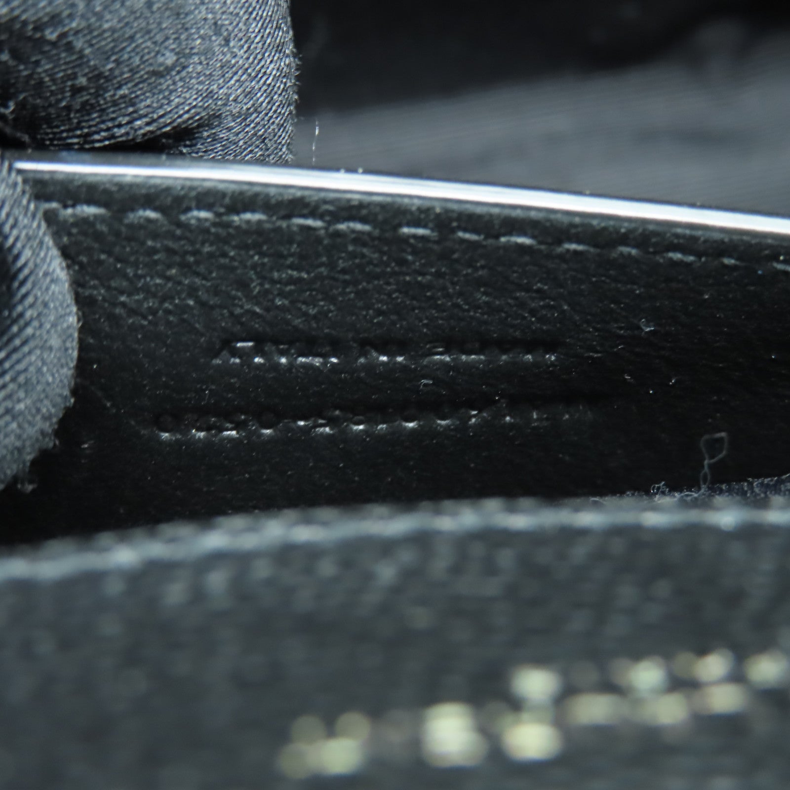 YVES SAINT LAURENT 牛皮皮革Envelope Flap Bag Medium黑扣鏈帶肩背袋黑色